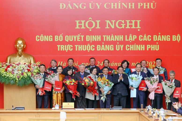 Thủ tướng trao quyết định th&agrave;nh lập 15 đảng bộ trực thuộc Đảng ủy Ch&iacute;nh phủ- Ảnh 6.