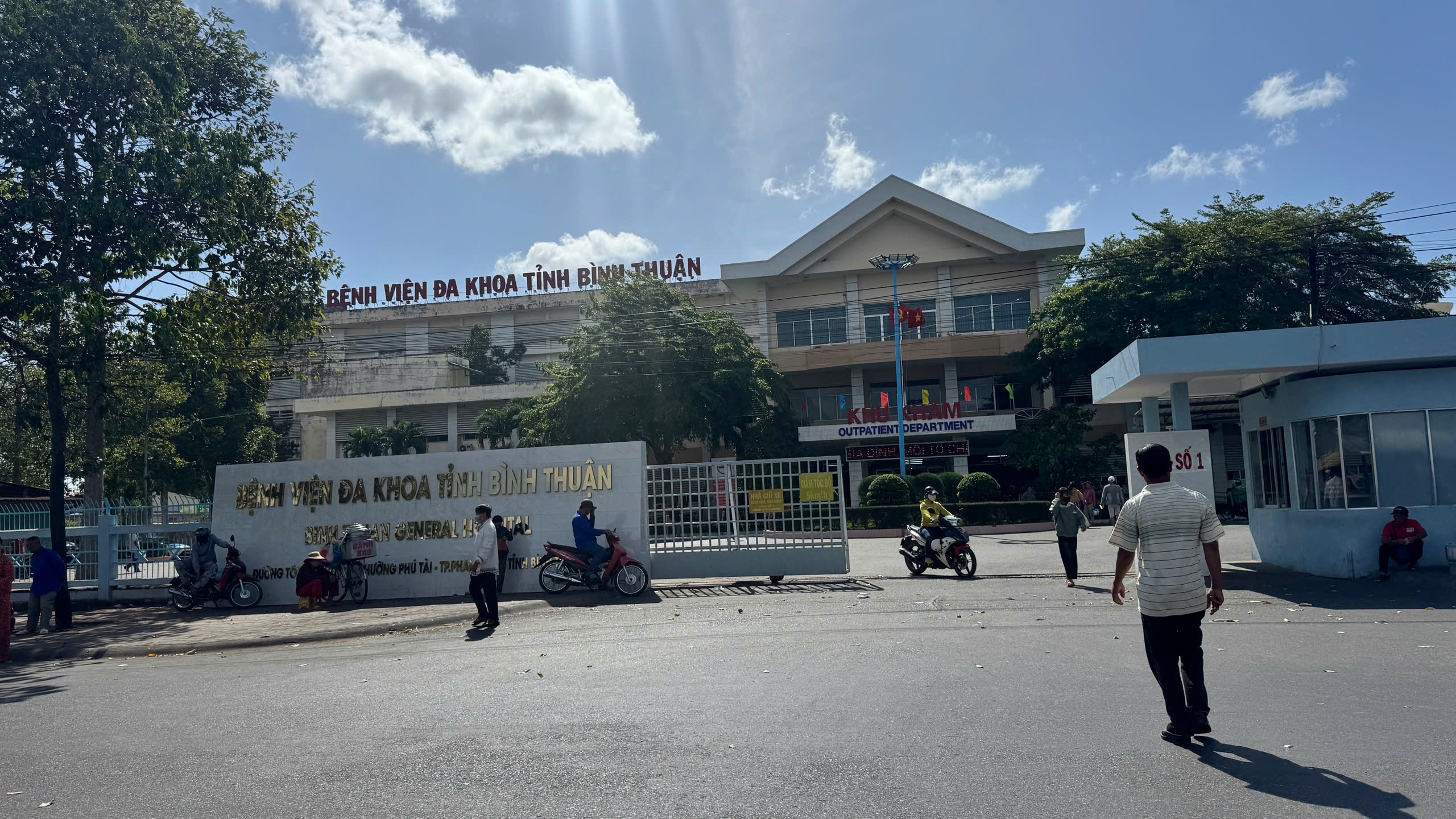 Khởi tố vụ &aacute;n mua sắm thiết bị y tế tại BV Đa khoa tỉnh B&igrave;nh Thuận- Ảnh 1.