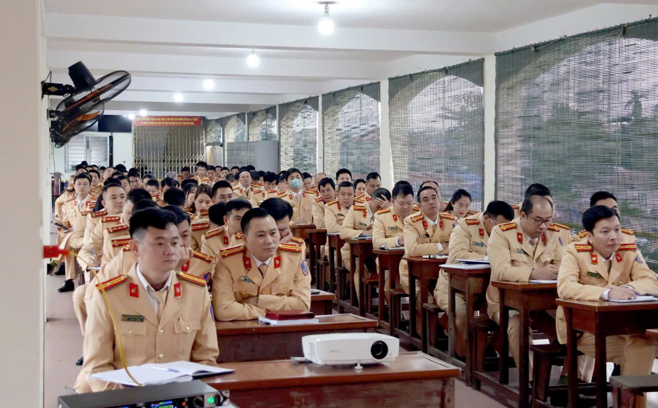 CSGT H&agrave; Nội bắt đầu tập huấn s&aacute;t hạch, cấp giấy ph&eacute;p l&aacute;i xe- Ảnh 3.