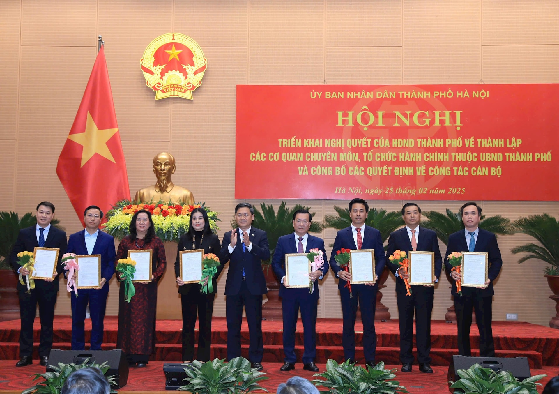 Nh&acirc;n sự 10 gi&aacute;m đốc sở, ng&agrave;nh của H&agrave; Nội sau sắp xếp- Ảnh 1.