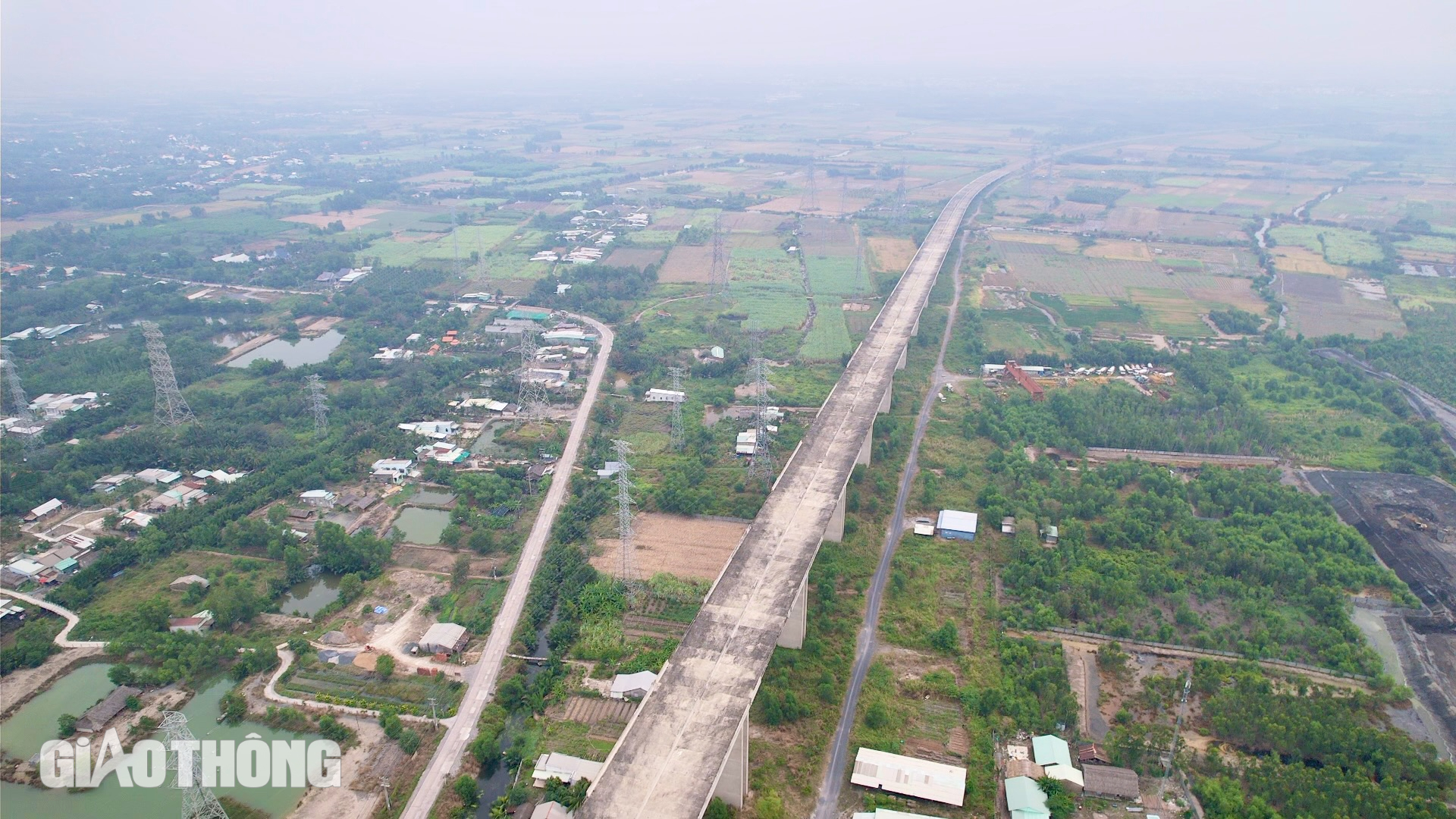 Cầu Phước Kh&aacute;nh tr&ecirc;n cao tốc Bến Lức - Long Th&agrave;nh chờ ng&agrave;y t&aacute;i khởi động- Ảnh 8.