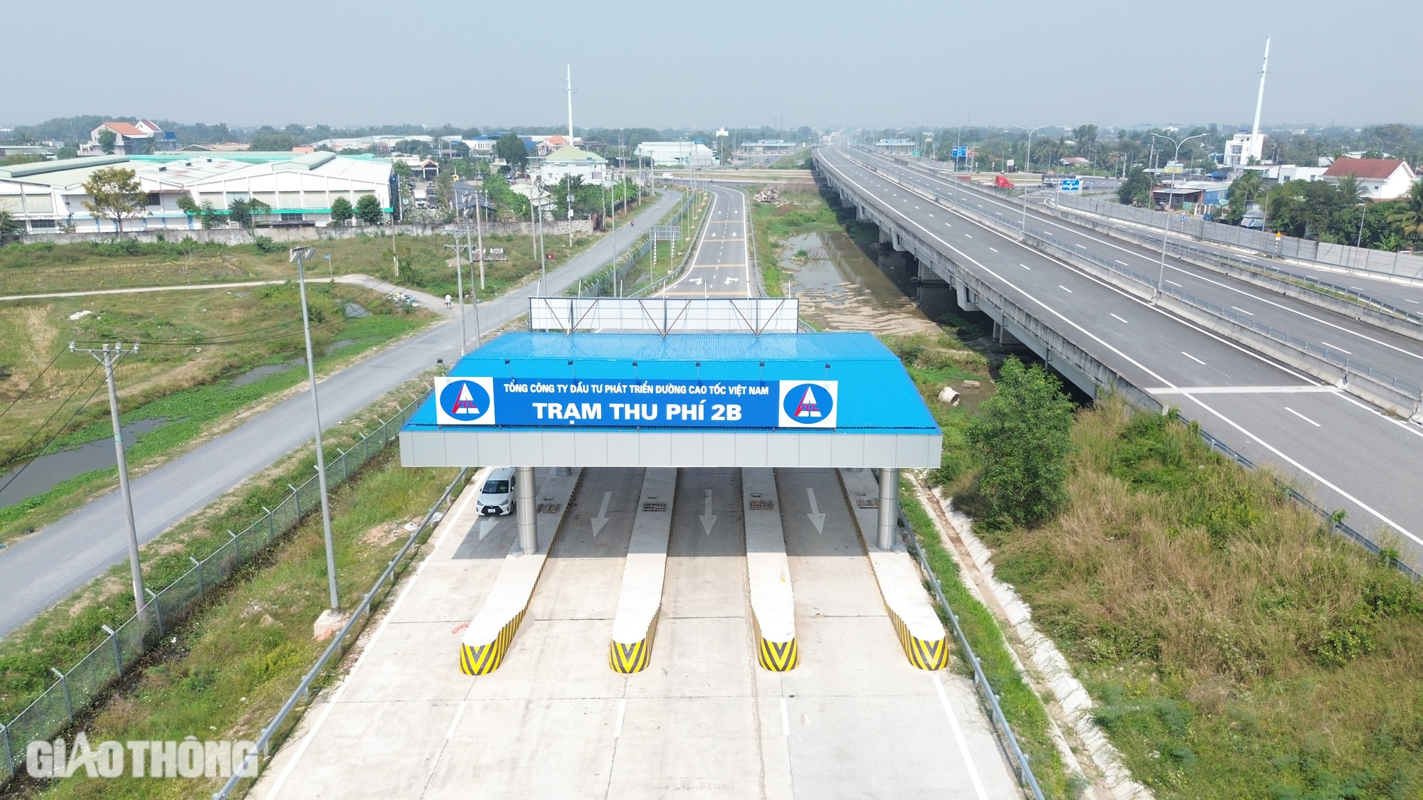 Thảm nhựa những m&eacute;t cuối c&ugrave;ng đoạn 18,8km cao tốc Bến Lức - Long Th&agrave;nh- Ảnh 16.