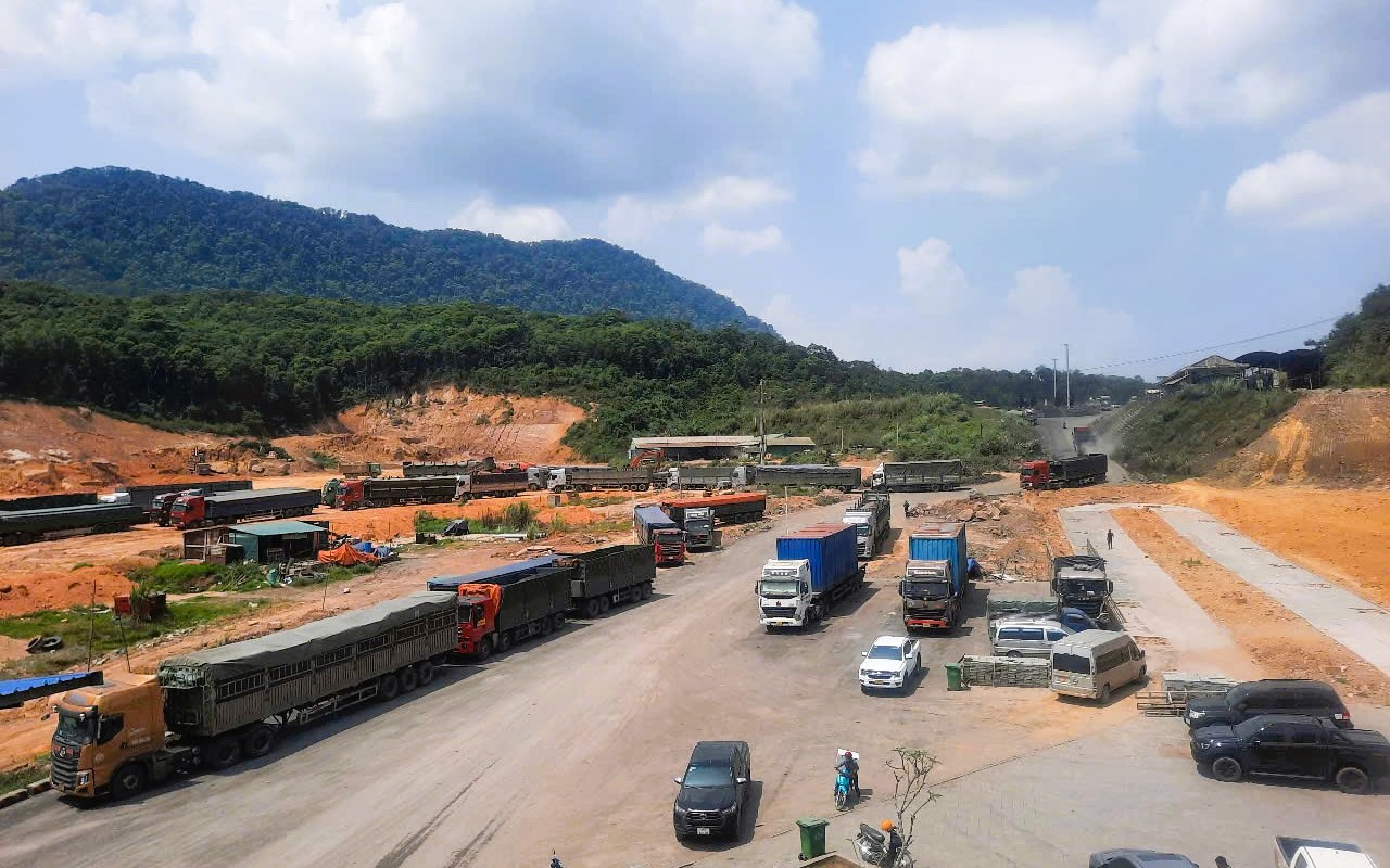 4 tỷ đồng xử lý điểm mất ATGT tuyến đường lên cửa khẩu La Lay- Ảnh 2. Dự án băng tải vận chuyển than xuyên biên giới ở Quảng Trị đang triển khai thế nào?