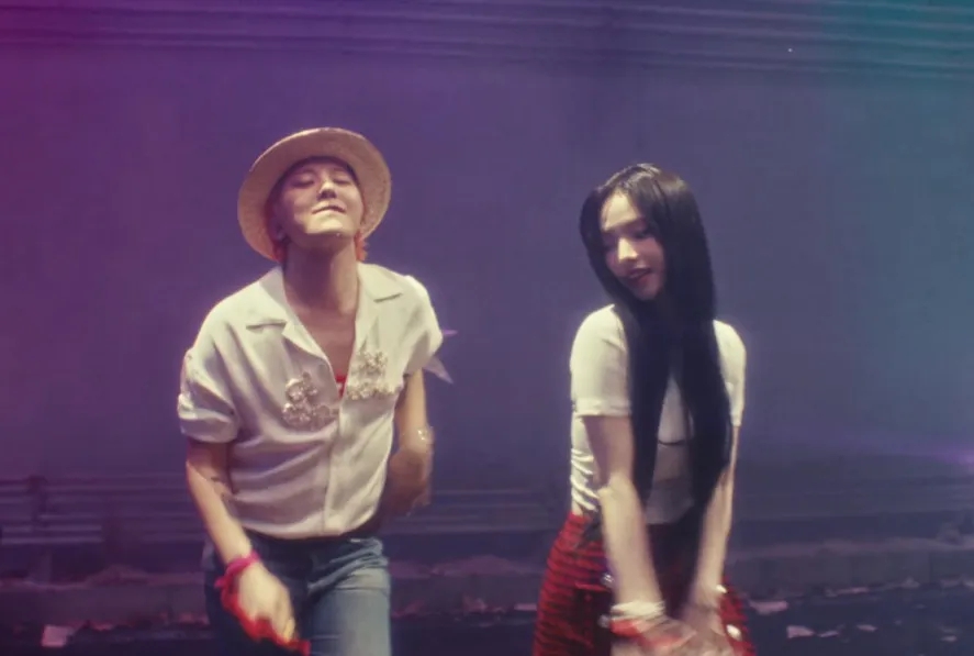 "Ông hoàng Kpop" G-Dragon gây sốt khi tái xuất đường đua âm nhạc với album "Übermensch"- Ảnh 3. "Ông hoàng Kpop" G-Dragon gây sốt khi tái xuất đường đua âm nhạc với album "Übermensch"- Ảnh 3.