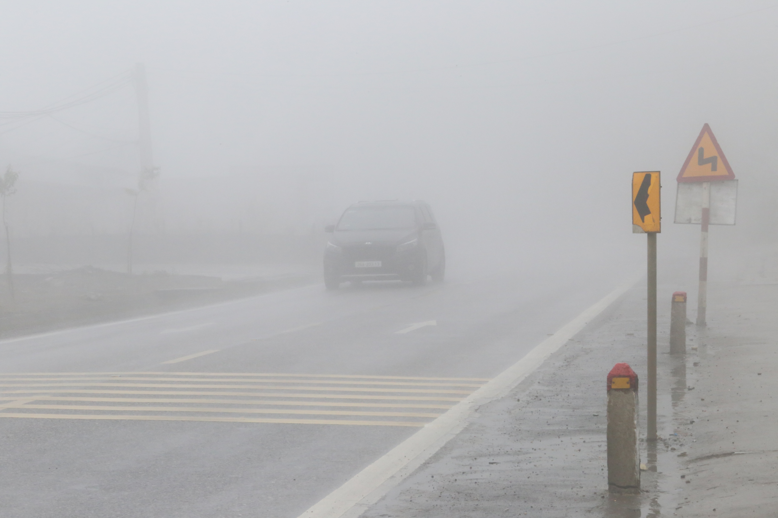 Lái xe căng mình vượt qua sương mù trên quốc lộ vừa xảy ra tai nạn khiến 6 người chết- Ảnh 19. Lái xe căng mình vượt qua sương mù trên quốc lộ vừa xảy ra tai nạn khiến 6 người chết- Ảnh 19.