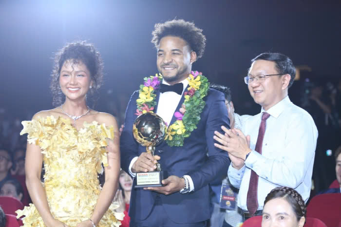 Xuân Son là cầu thủ nhập tịch duy nhất từng làm được điều này- Ảnh 1. Xuân Son là cầu thủ nhập tịch duy nhất từng làm được điều này- Ảnh 1.