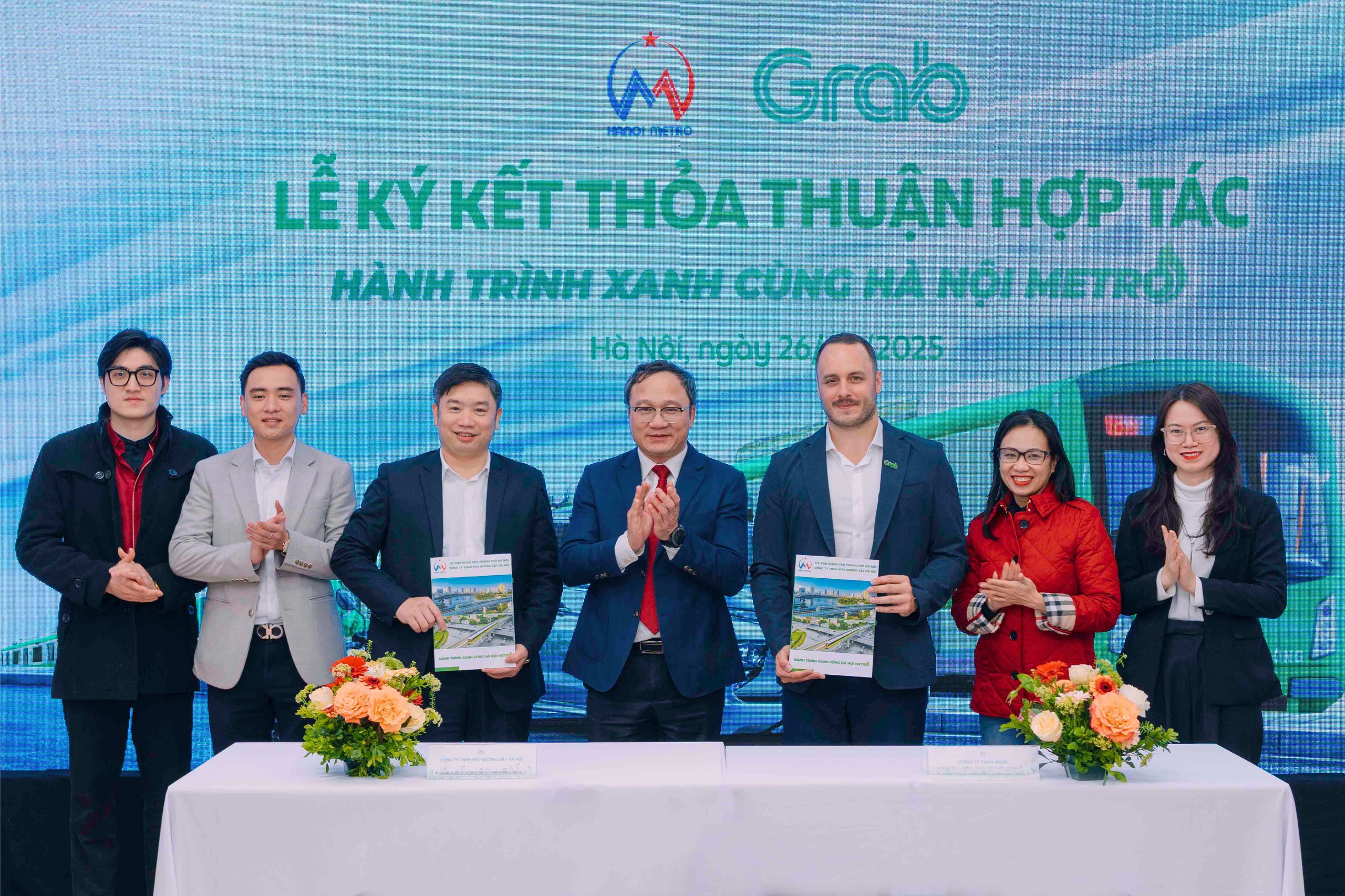 Hà Nội Metro "bắt tay" Grab, Be, khách hàng thuận tiện hơn, nhiều ưu đãi hơn- Ảnh 1. Hà Nội Metro "bắt tay" Grab, Be, khách hàng thuận tiện hơn, nhiều ưu đãi hơn- Ảnh 1.