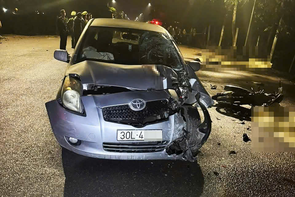 Tai nạn l&agrave;m 3 người chết ở H&agrave; Nội: T&agrave;i xế &ocirc; t&ocirc; vi phạm nồng độ cồn, xe m&aacute;y đi sai l&agrave;n- Ảnh 1.