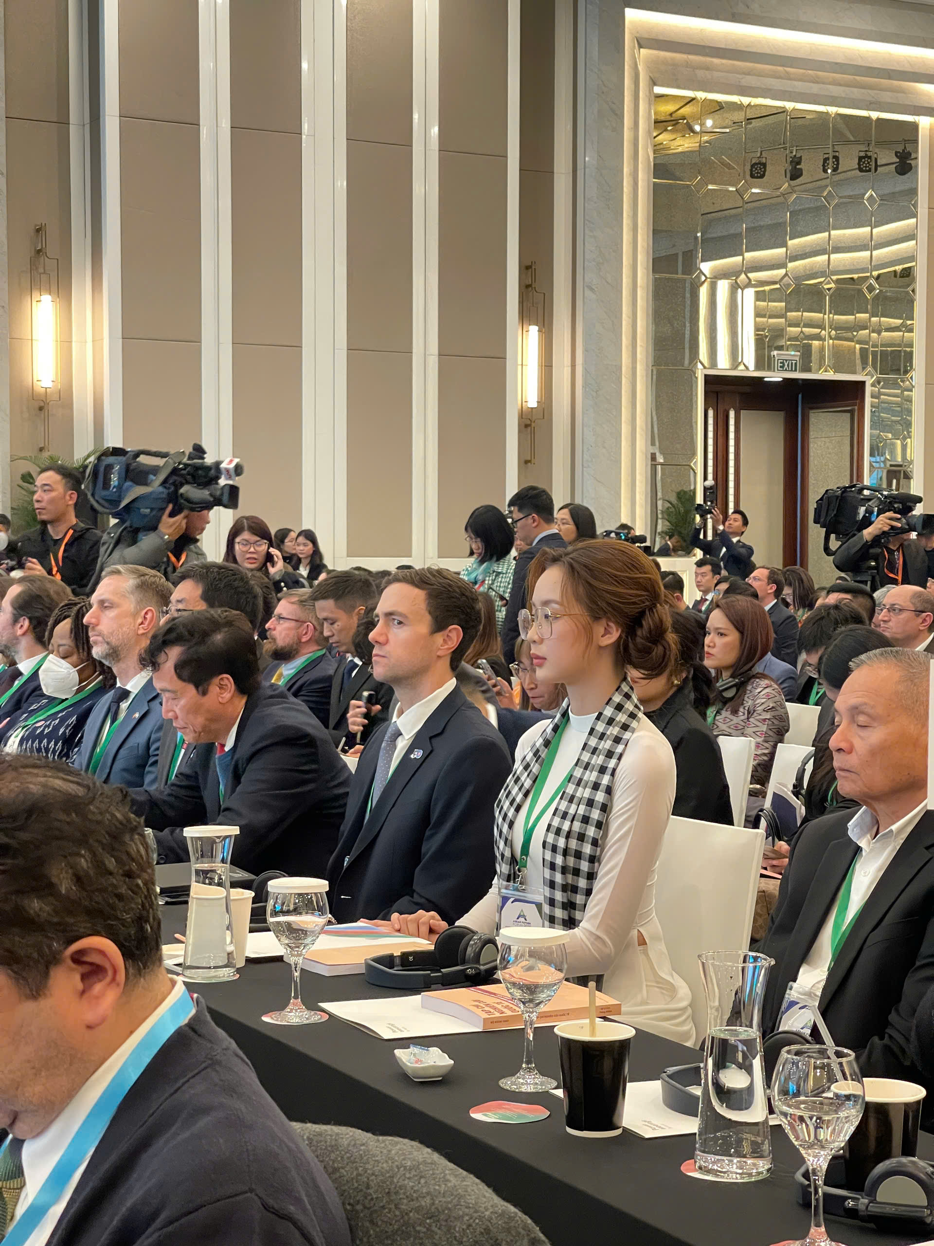 Phiên toàn thể cấp cao Phiên toàn thể cấp cao