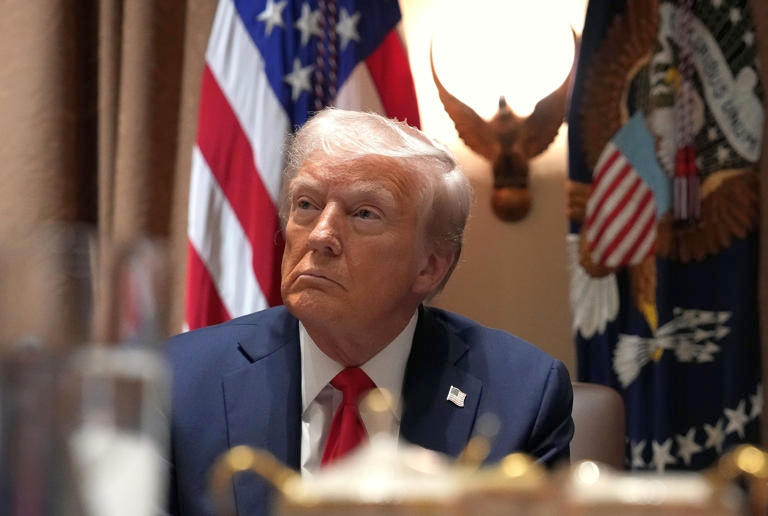 Chỉ tr&iacute;ch EU lợi dụng, &ocirc;ng Trump nhắm &aacute;p thuế 25% với h&agrave;ng ho&aacute; Ch&acirc;u &Acirc;u nhập khẩu- Ảnh 1.