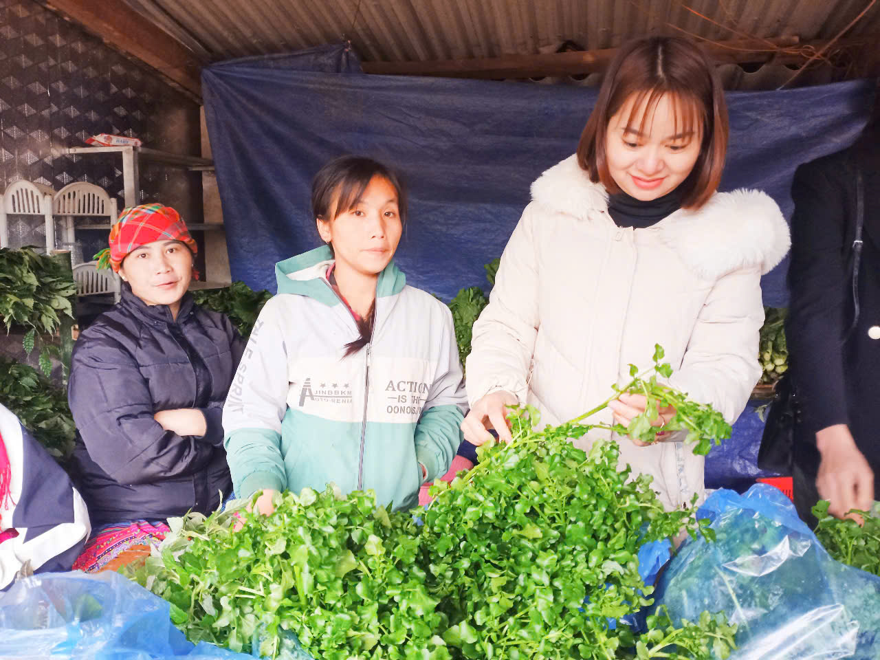 Độc đáo phiên chợ rừng già nguyên sinh của người Mông ở Nà Hẩu- Ảnh 6. Độc đáo phiên chợ rừng già nguyên sinh của người Mông ở Nà Hẩu- Ảnh 6.