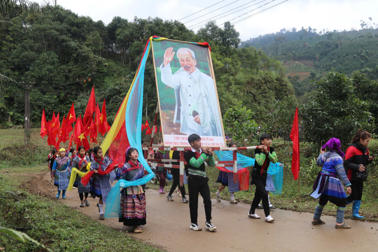 Độc đáo phiên chợ rừng già nguyên sinh của người Mông ở Nà Hẩu- Ảnh 15. Độc đáo phiên chợ rừng già nguyên sinh của người Mông ở Nà Hẩu- Ảnh 15.