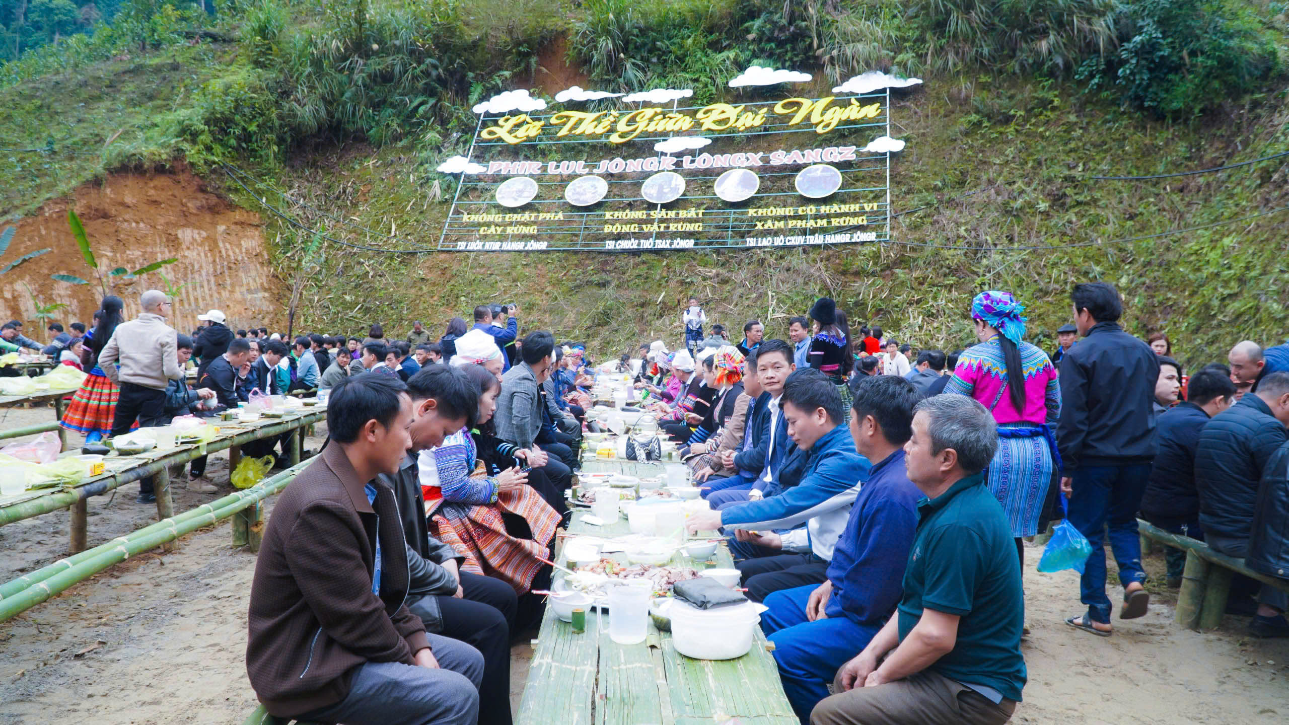 Độc đáo phiên chợ rừng già nguyên sinh của người Mông ở Nà Hẩu- Ảnh 19. Độc đáo phiên chợ rừng già nguyên sinh của người Mông ở Nà Hẩu- Ảnh 19.