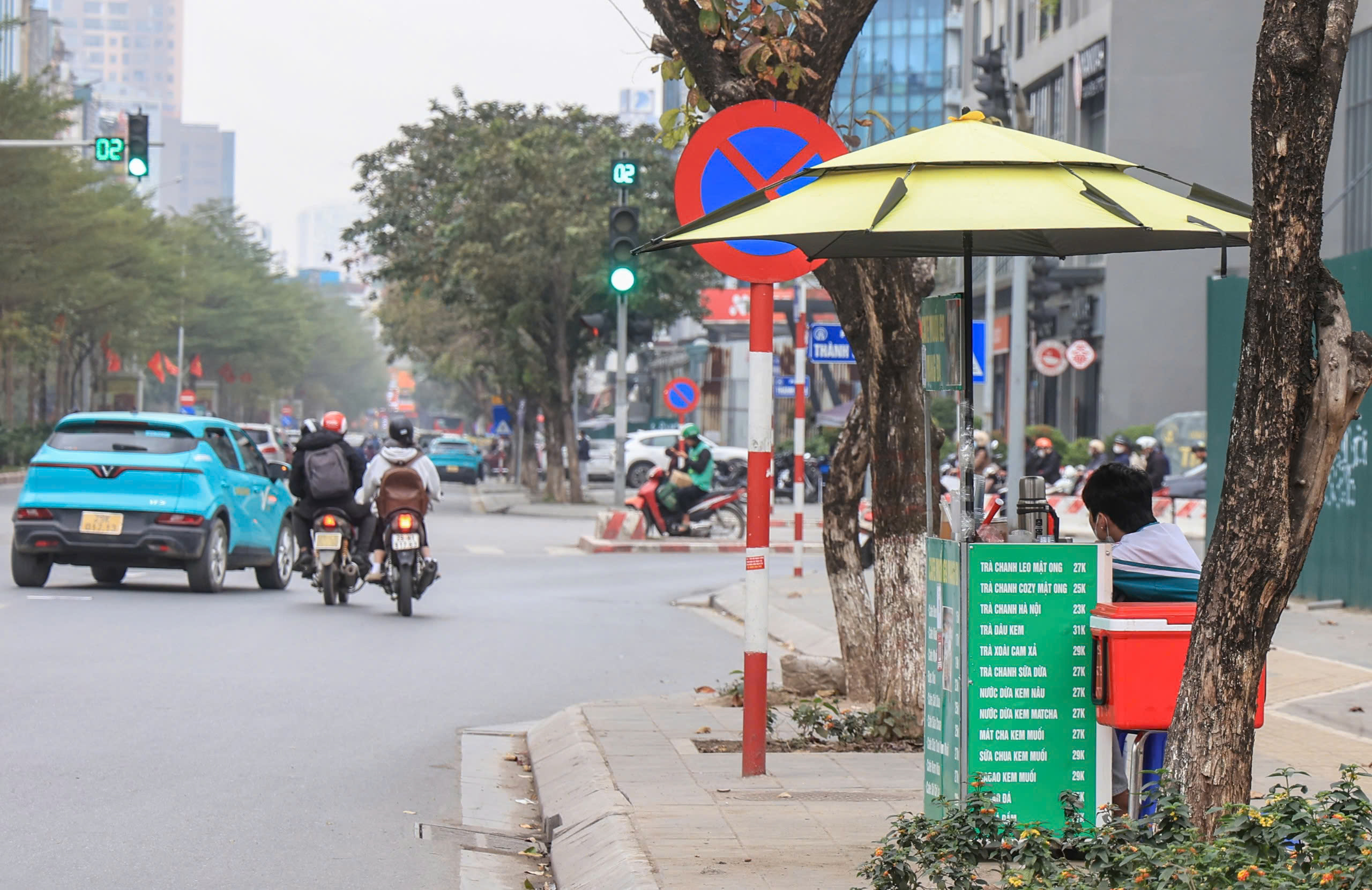 H&agrave; Nội: Cận cảnh biển b&aacute;o giao th&ocirc;ng "đ&aacute;nh đố" người đi đường- Ảnh 8.