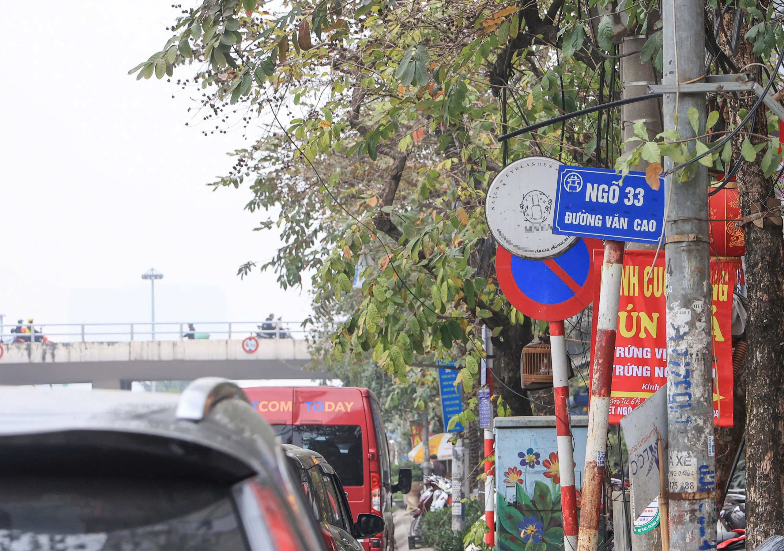 H&agrave; Nội: Cận cảnh biển b&aacute;o giao th&ocirc;ng "đ&aacute;nh đố" người đi đường- Ảnh 6.