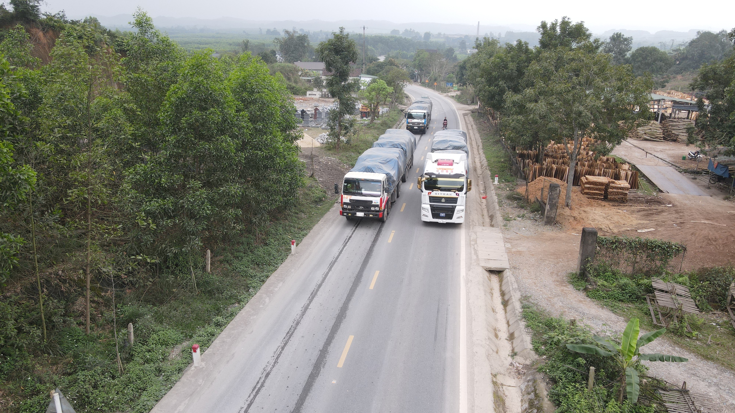 V&igrave; sao nhiều vụ tai nạn xảy ra tr&ecirc;n quốc lộ 15 qua H&agrave; Tĩnh?- Ảnh 2.