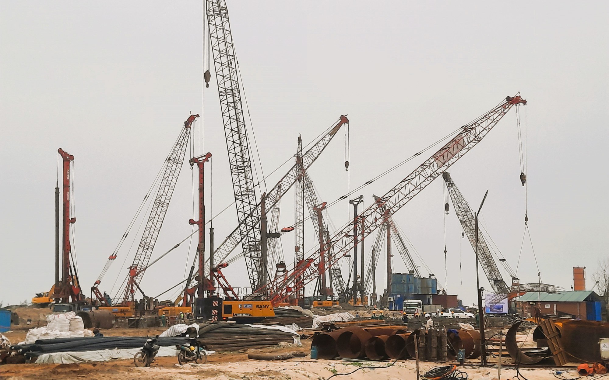 Dự &aacute;n khu bến cảng Mỹ Thủy nhộn nhịp thi c&ocirc;ng, ho&agrave;n th&agrave;nh bến số 1 cuối năm 2025