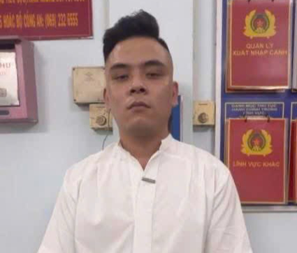 Bắt khẩn cấp kẻ đ&aacute;nh bảo vệ v&igrave; kh&ocirc;ng cho đưa ch&oacute; v&agrave;o c&ocirc;ng vi&ecirc;n tr&ecirc;n đường Nguyễn Huệ- Ảnh 1.