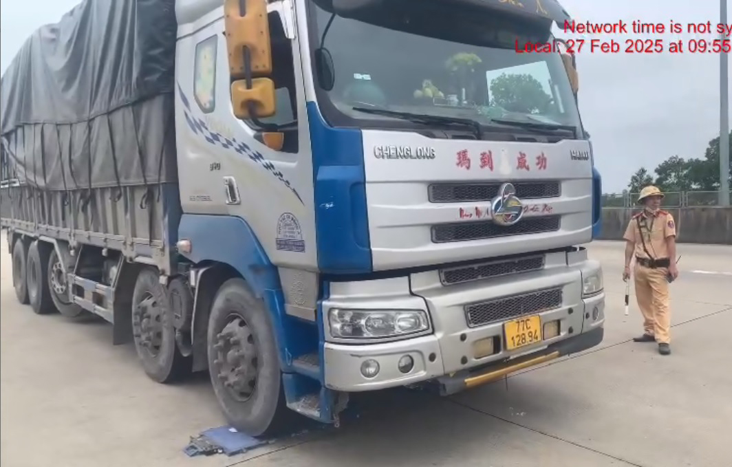 Xử phạt hơn 247 triệu đồng một t&agrave;i xế v&agrave; chủ phương tiện chở qu&aacute; tải- Ảnh 1.