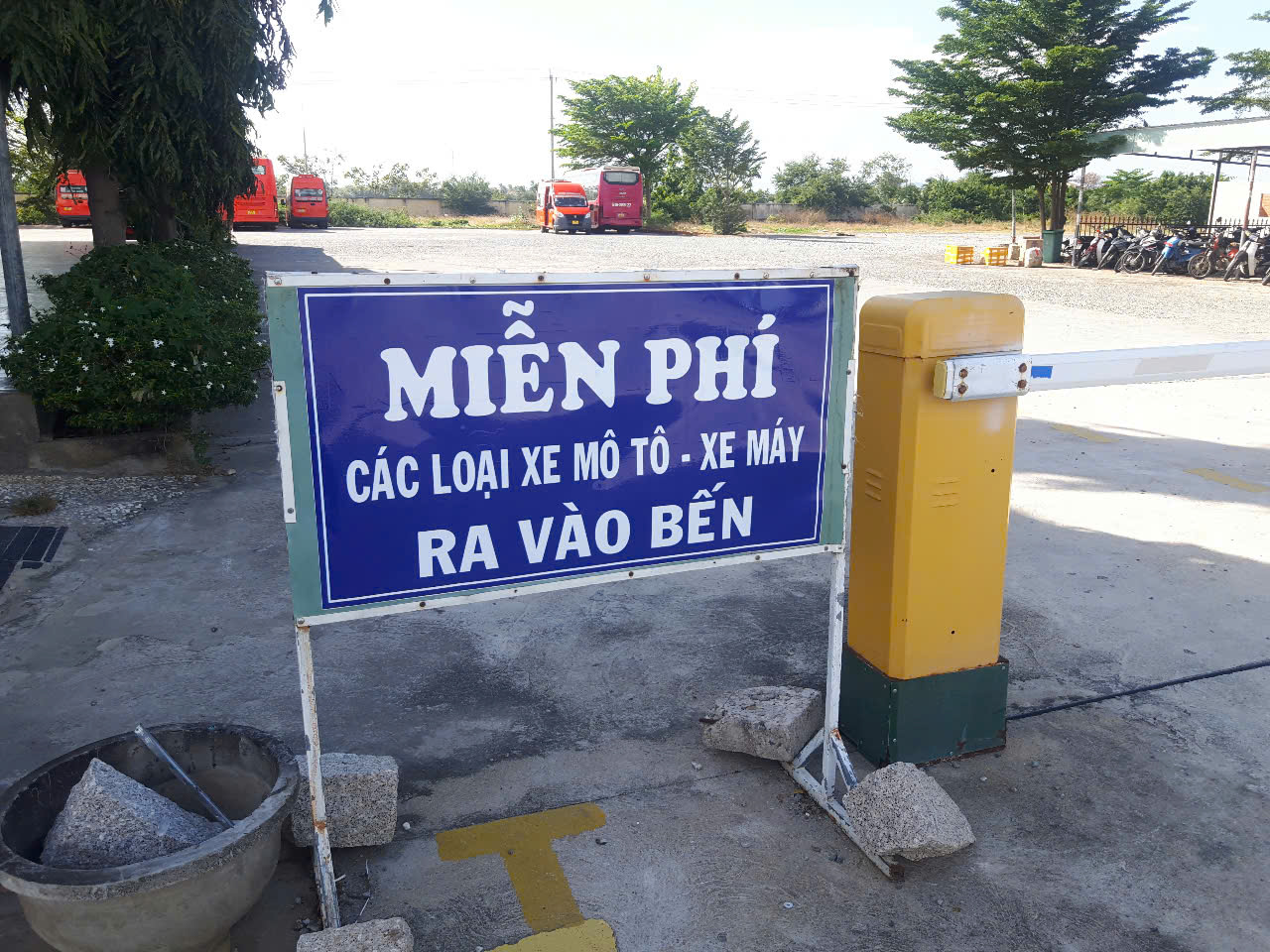 Cho nghỉ việc nh&acirc;n vi&ecirc;n bảo vệ bến xe kh&aacute;ch Ninh Thuận thu ph&iacute; tr&ocirc;ng xe sai quy định - Ảnh 1.