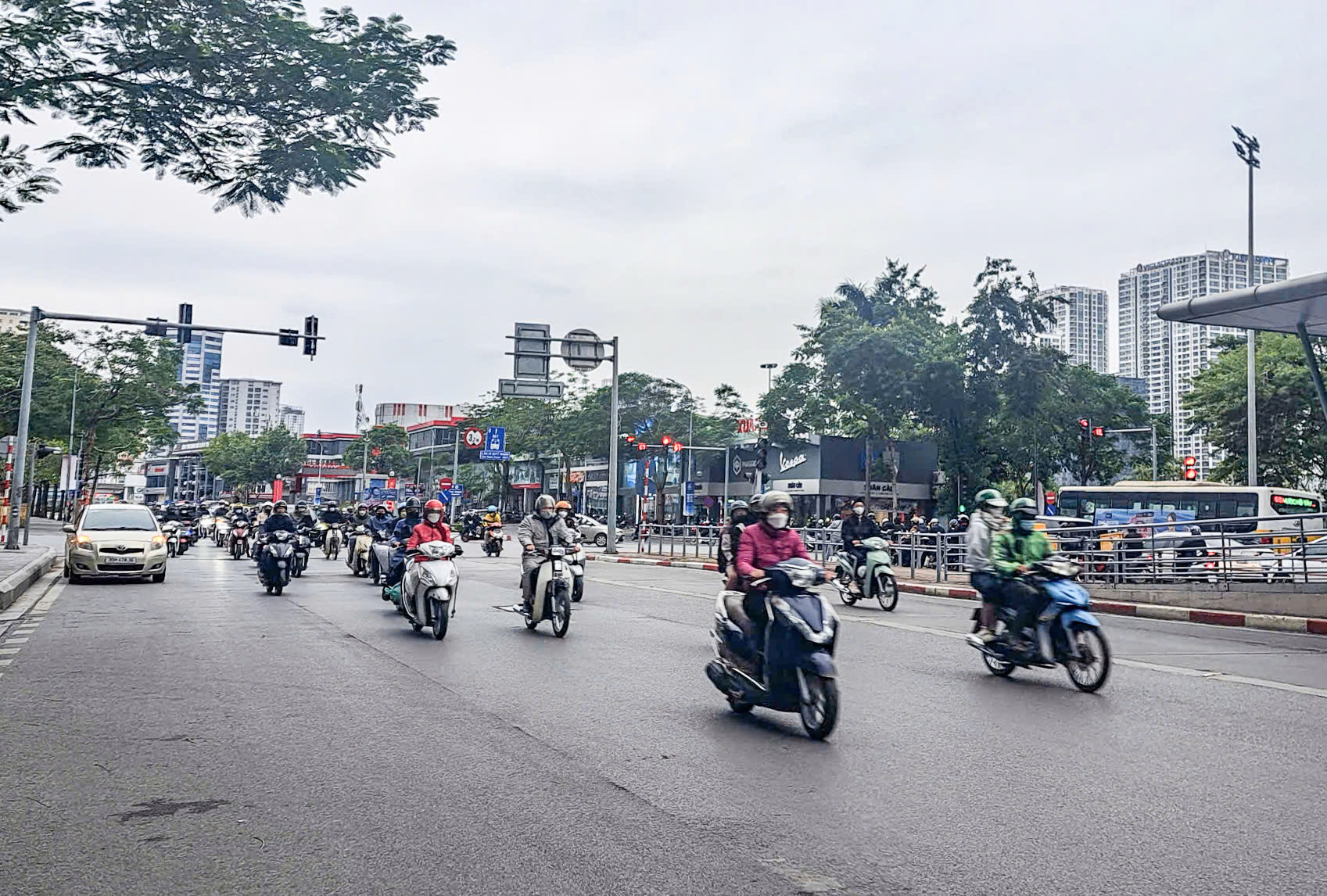 H&agrave; Nội th&ocirc;ng tho&aacute;ng bất ngờ sau kỳ nghỉ tết Nguy&ecirc;n đ&aacute;n Ất Tỵ- Ảnh 13.