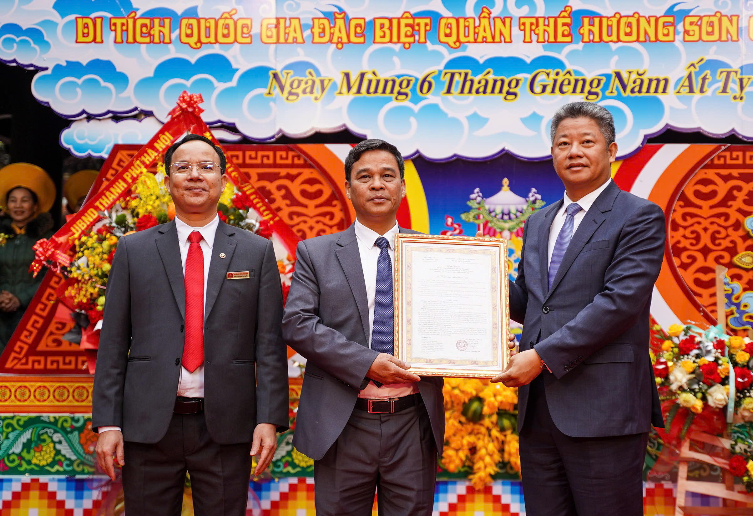 H&agrave;ng vạn người đổ về ch&ugrave;a Hương ng&agrave;y khai hội- Ảnh 10.