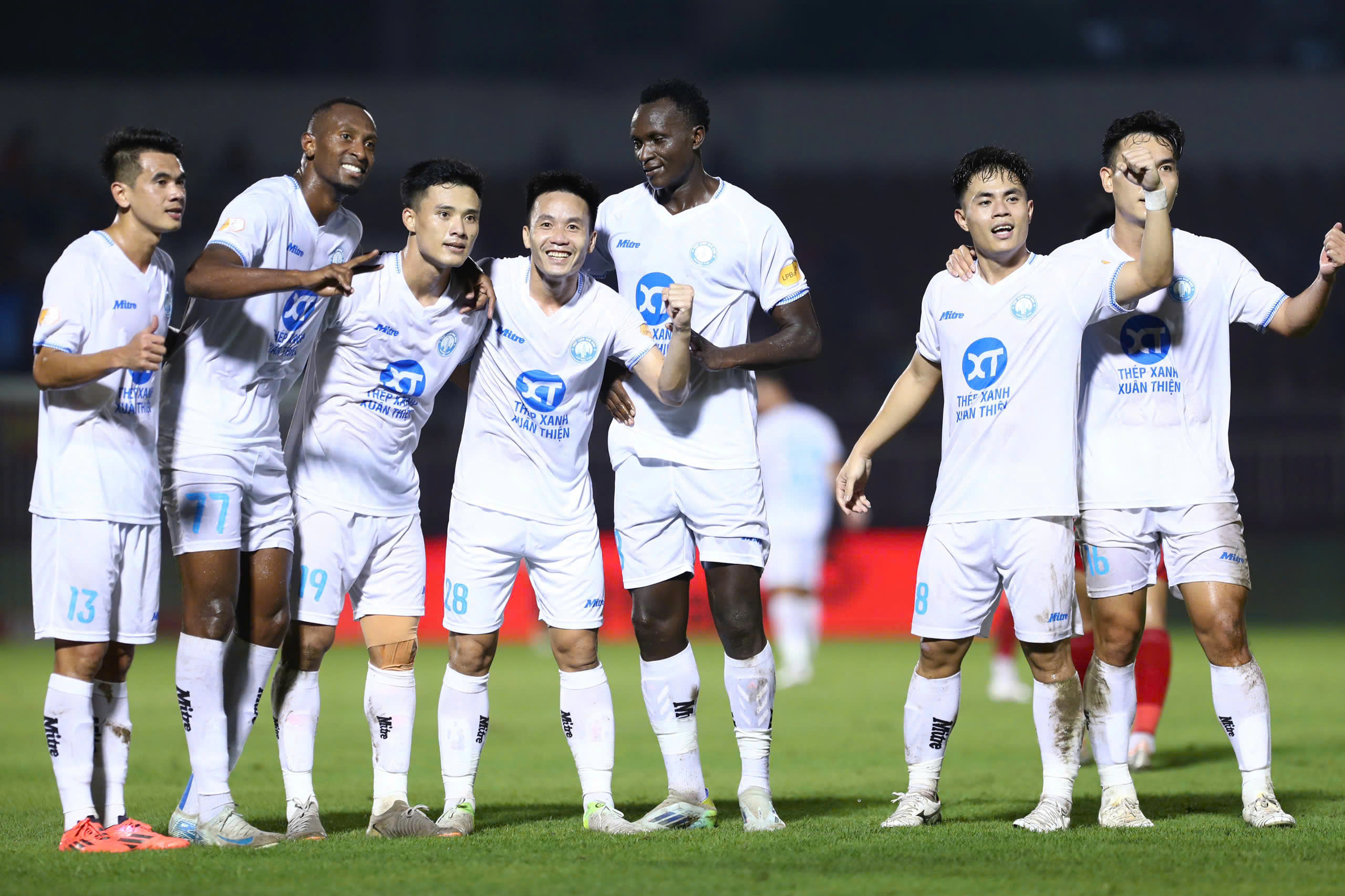 Đại gia V-League l&agrave;m điều chưa từng c&oacute; để tri &acirc;n kh&aacute;n giả- Ảnh 1.