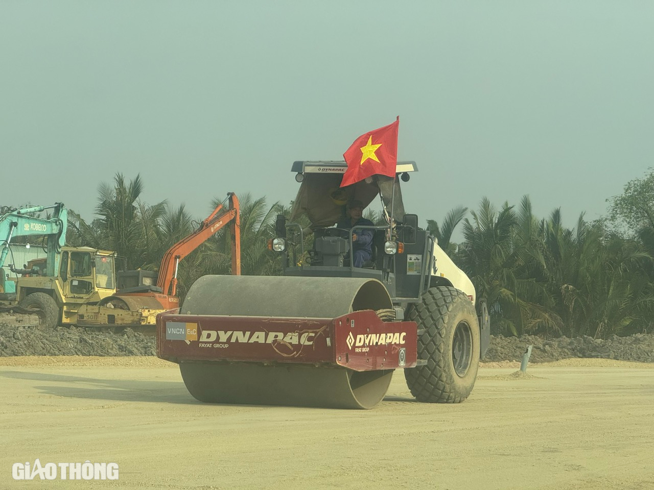 C&aacute;c c&ocirc;ng trường lớn s&ocirc;i động trở lại từ ng&agrave;y m&ugrave;ng 6 Tết- Ảnh 7.