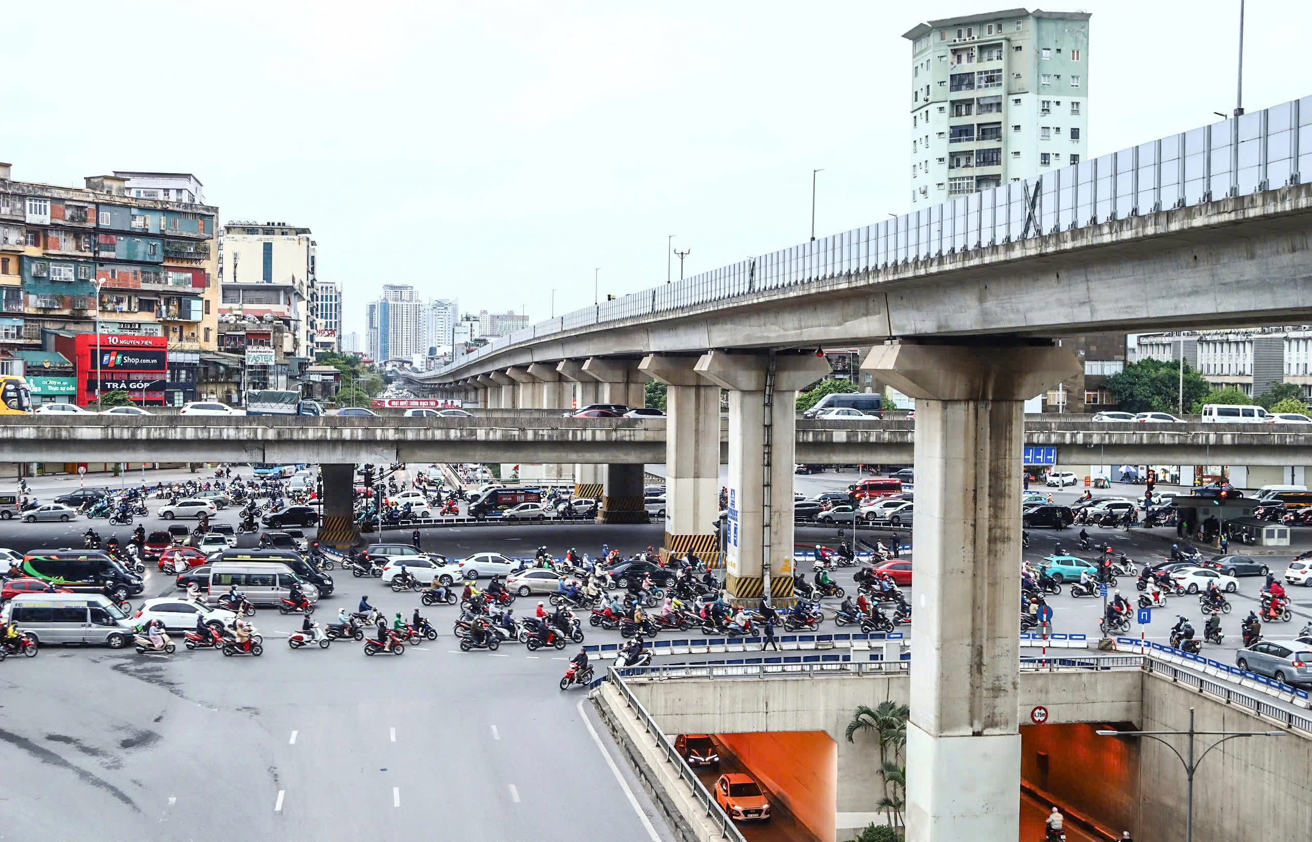 H&agrave; Nội th&ocirc;ng tho&aacute;ng bất ngờ sau kỳ nghỉ tết Nguy&ecirc;n đ&aacute;n Ất Tỵ- Ảnh 7.