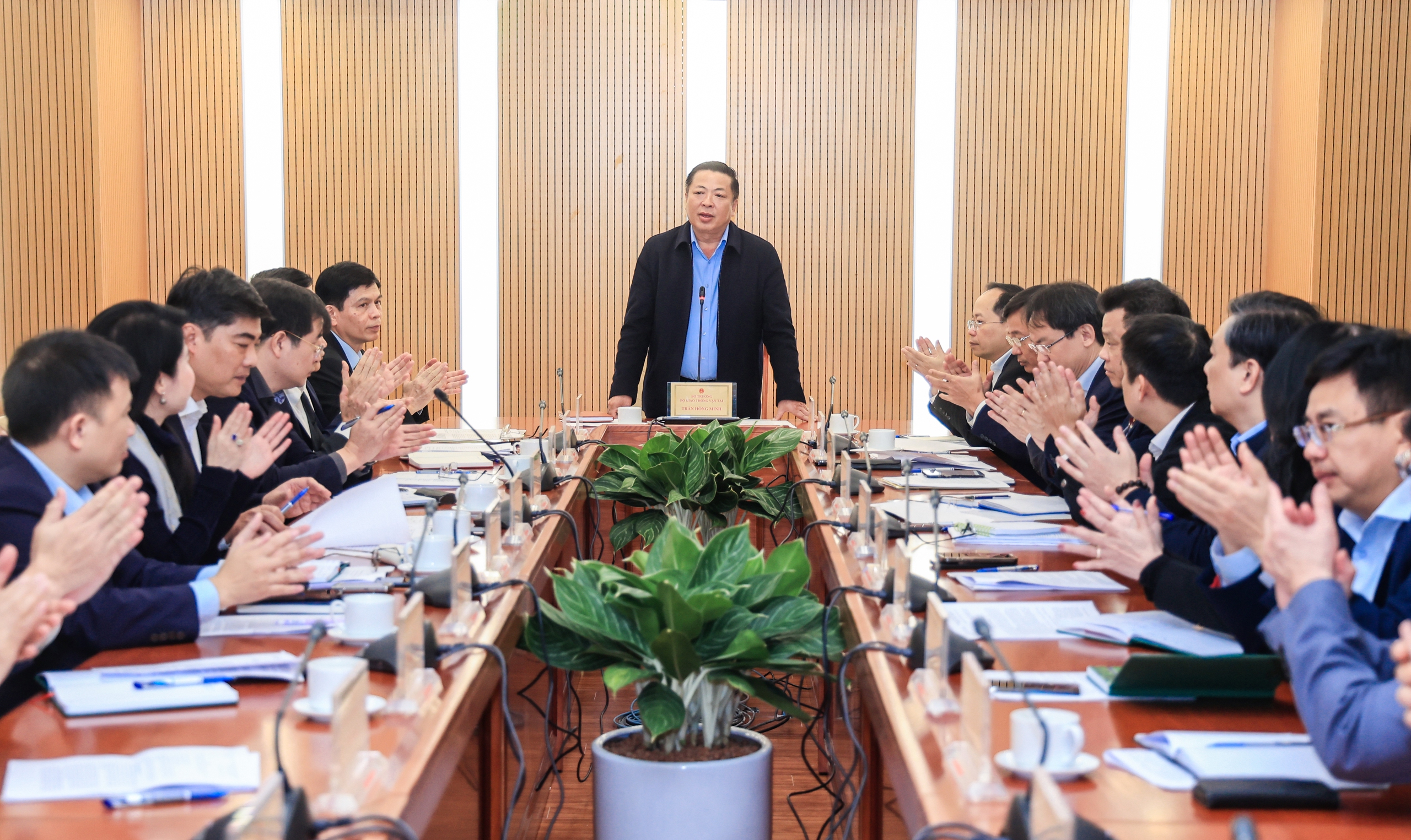 Bộ trưởng Trần Hồng Minh: Kh&ocirc;ng chờ một khối c&aacute;t m&agrave; k&eacute;o d&agrave;i thời gian xử l&yacute; đất yếu- Ảnh 2.