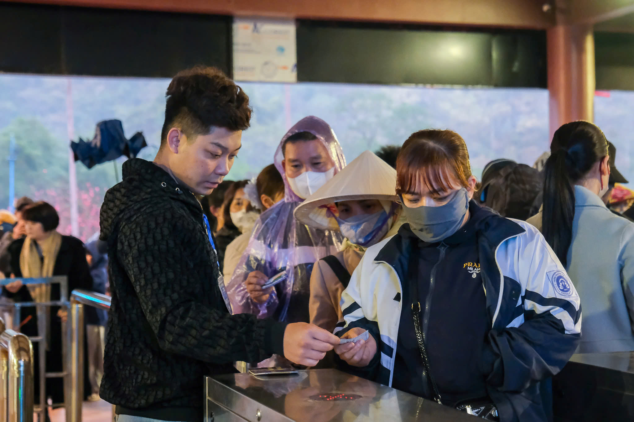 H&agrave;ng vạn người đổ về ch&ugrave;a Hương ng&agrave;y khai hội- Ảnh 6.