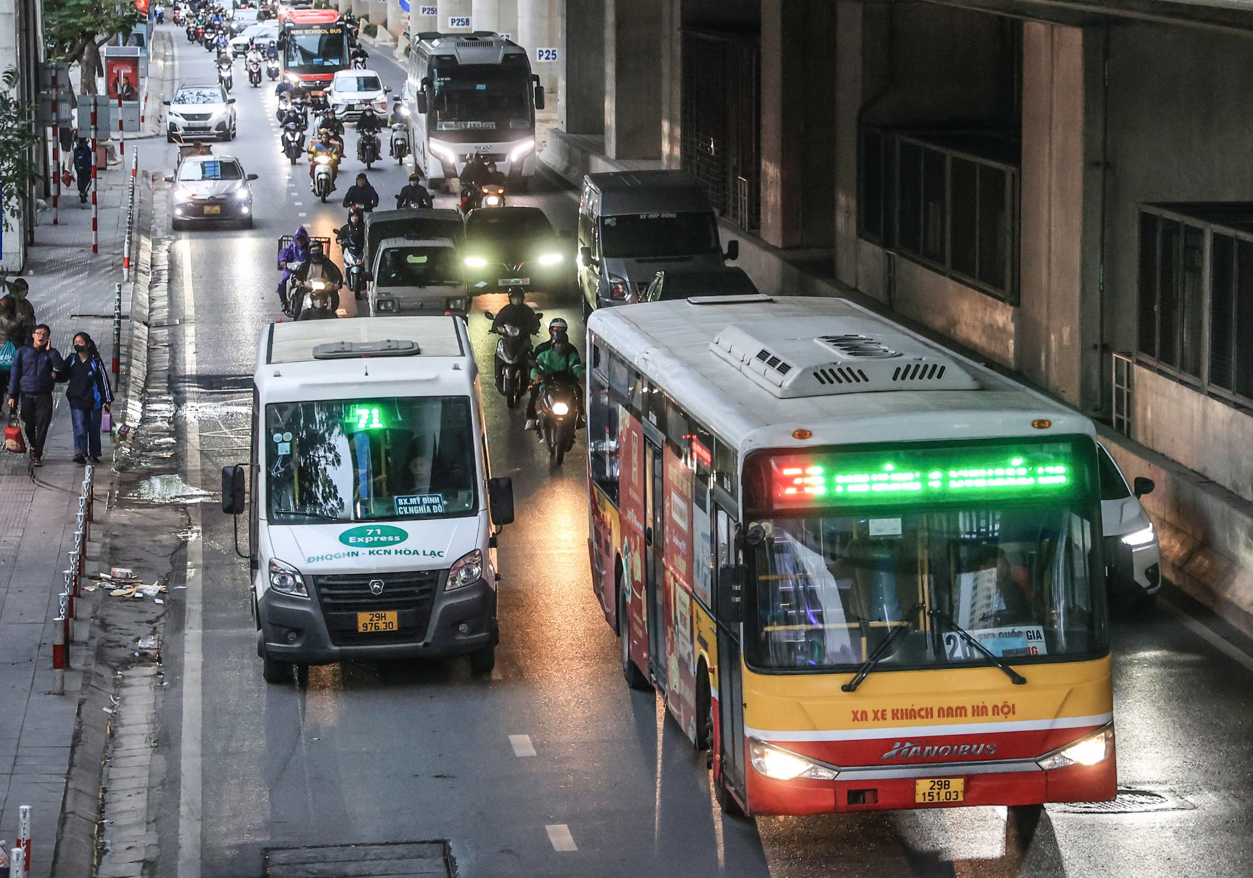 H&agrave; Nội th&ocirc;ng tho&aacute;ng bất ngờ sau kỳ nghỉ tết Nguy&ecirc;n đ&aacute;n Ất Tỵ- Ảnh 4.