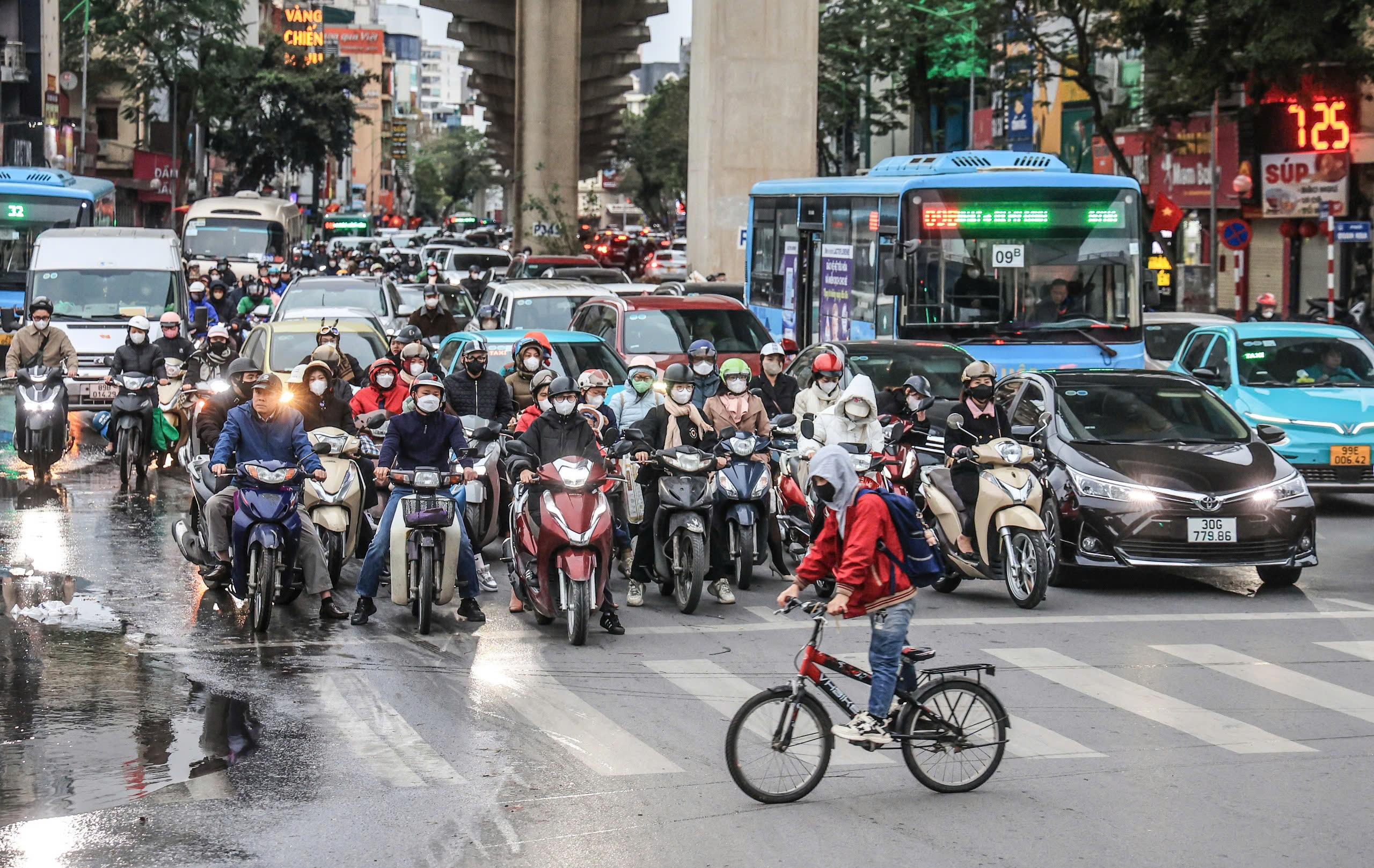 H&agrave; Nội th&ocirc;ng tho&aacute;ng bất ngờ sau kỳ nghỉ tết Nguy&ecirc;n đ&aacute;n Ất Tỵ- Ảnh 5.
