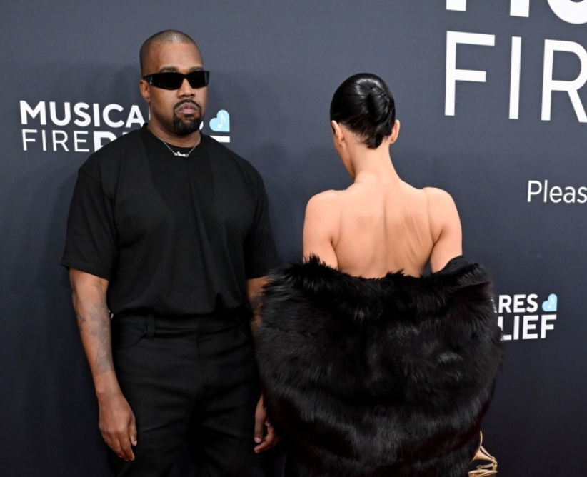 Vợ Kanye West g&acirc;y sốc tại thảm đỏ Grammy- Ảnh 2.