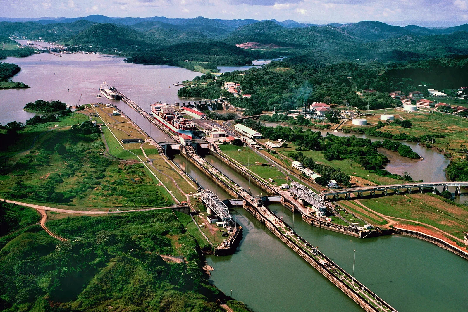 Tổng thống Mỹ quyết gi&agrave;nh lại k&ecirc;nh đ&agrave;o Panama, cảnh b&aacute;o c&oacute; động th&aacute;i mạnh- Ảnh 1.