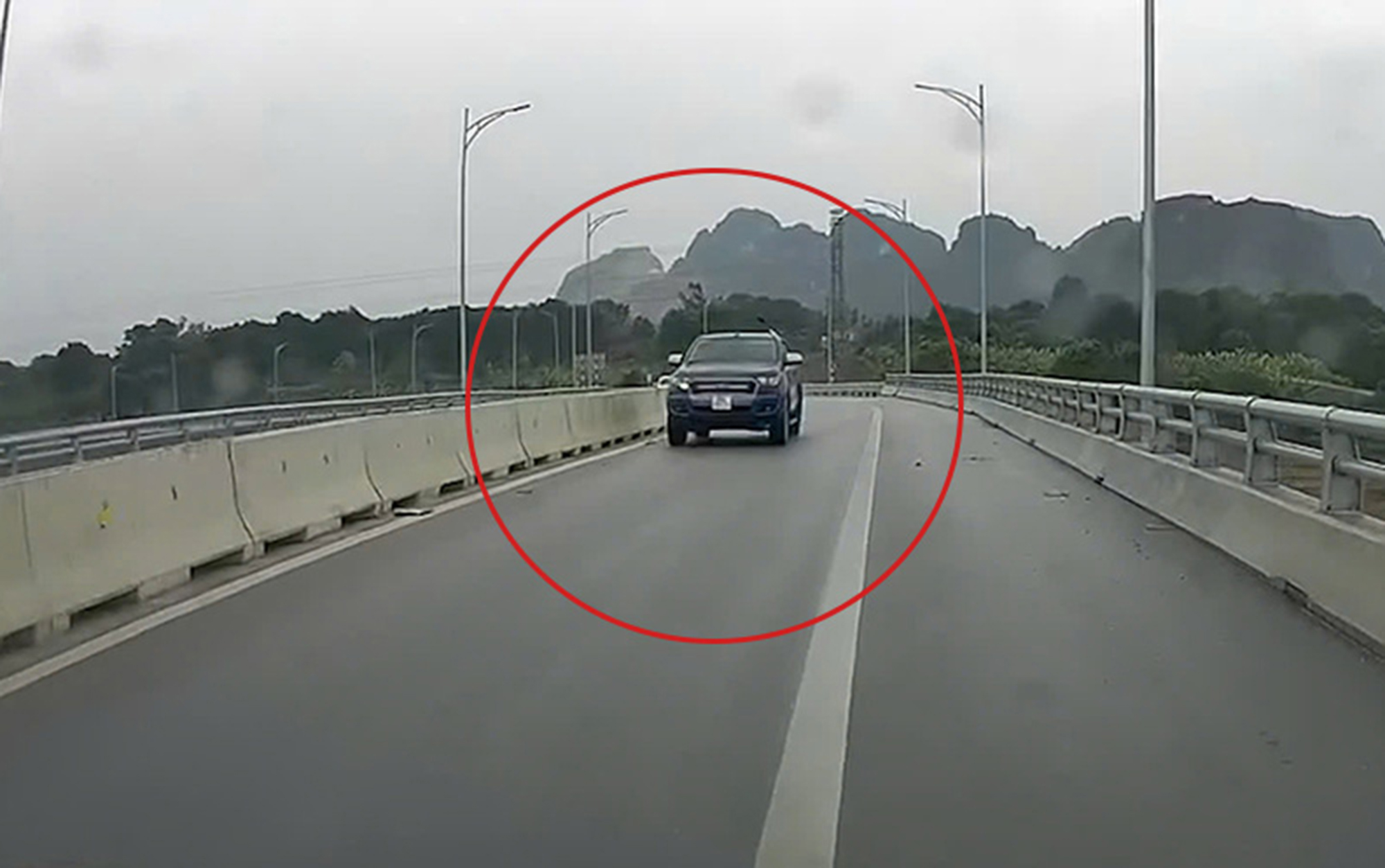 Trả gi&aacute; đắt v&igrave; t&ugrave;y tiện tr&ecirc;n cao tốc- Ảnh 2.