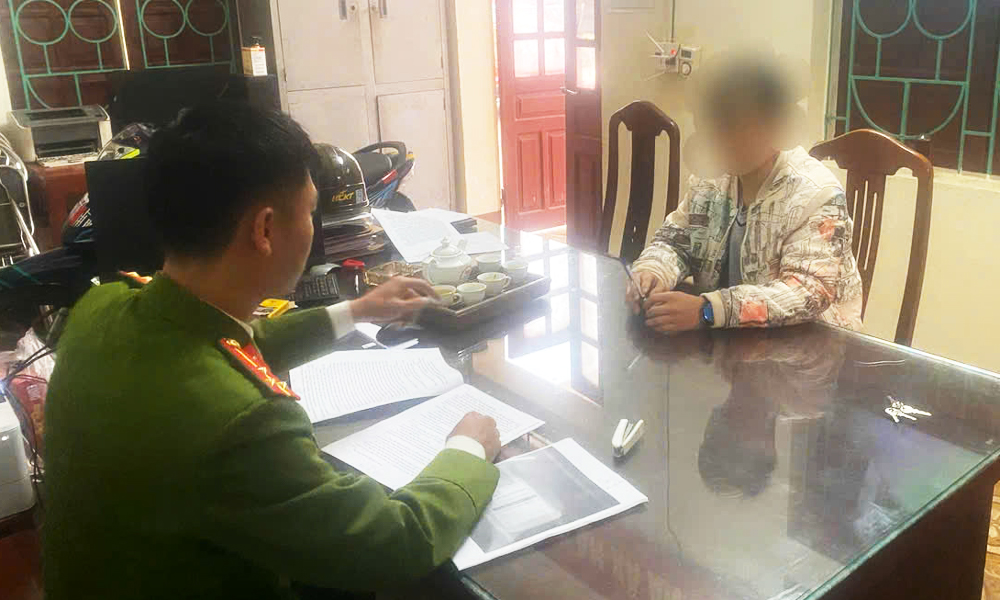 Đăng b&agrave;i tr&ecirc;n Facebook x&uacute;c phạm tổ tuần tra, nam thanh ni&ecirc;n bị phạt 7,5 triệu đồng- Ảnh 1.