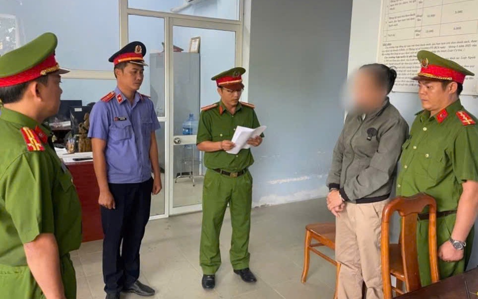 TP.HCM lập mô hình một cửa hỗ trợ trẻ em bị bạo lực, xâm hại, mang thai ngoài ý muốn- Ảnh 2. Bắt tạm giam thầy giáo xâm hại nữ sinh lớp 10 ở Bình Thuận