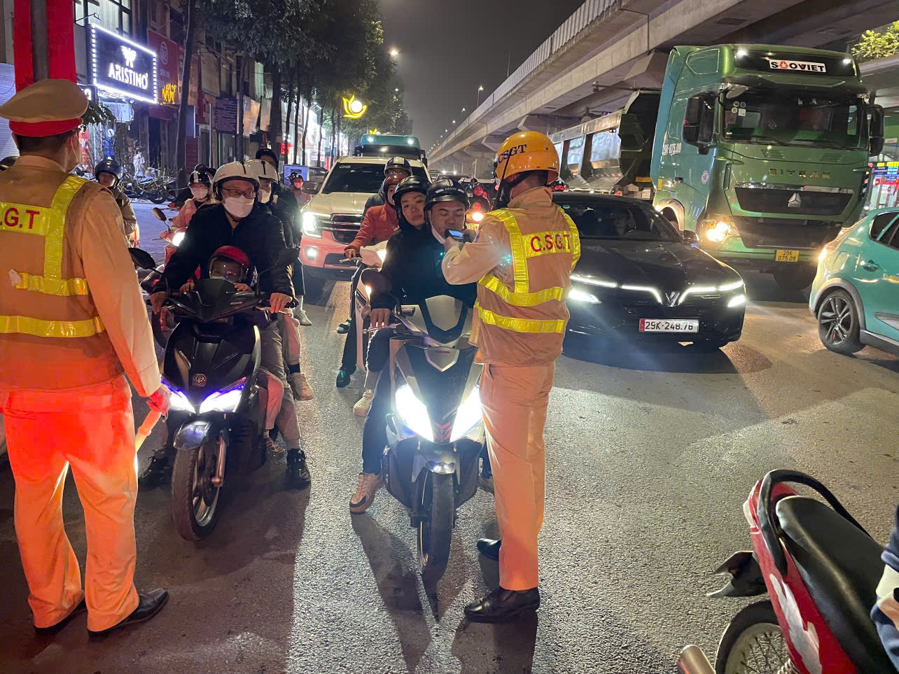 Xử l&yacute; 6 nh&oacute;m h&agrave;nh vi l&agrave; nguy&ecirc;n nh&acirc;n g&acirc;y TNGT xuy&ecirc;n suốt năm 2025- Ảnh 1.