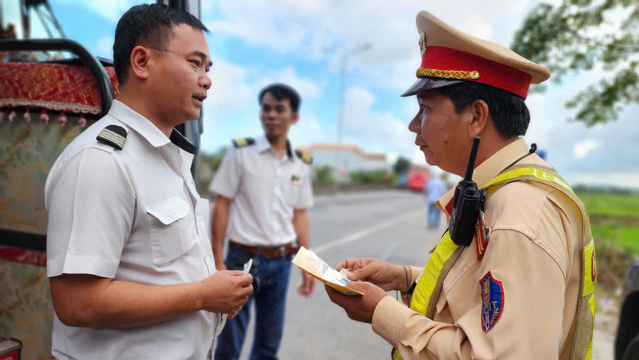 Quảng Ng&atilde;i nhiều giải ph&aacute;p ngăn chặn tai nạn giao th&ocirc;ng ngay sau tết Nguy&ecirc;n đ&aacute;n- Ảnh 9.
