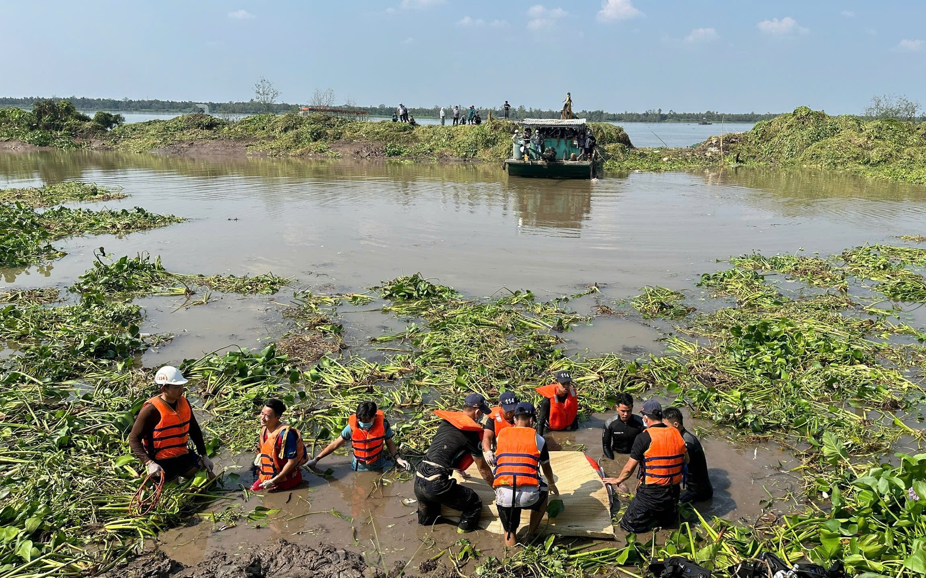 Bến Tre: Đ&atilde; t&igrave;m thấy thi thể 3 nạn nh&acirc;n mất t&iacute;ch tr&ecirc;n s&ocirc;ng Tiền
