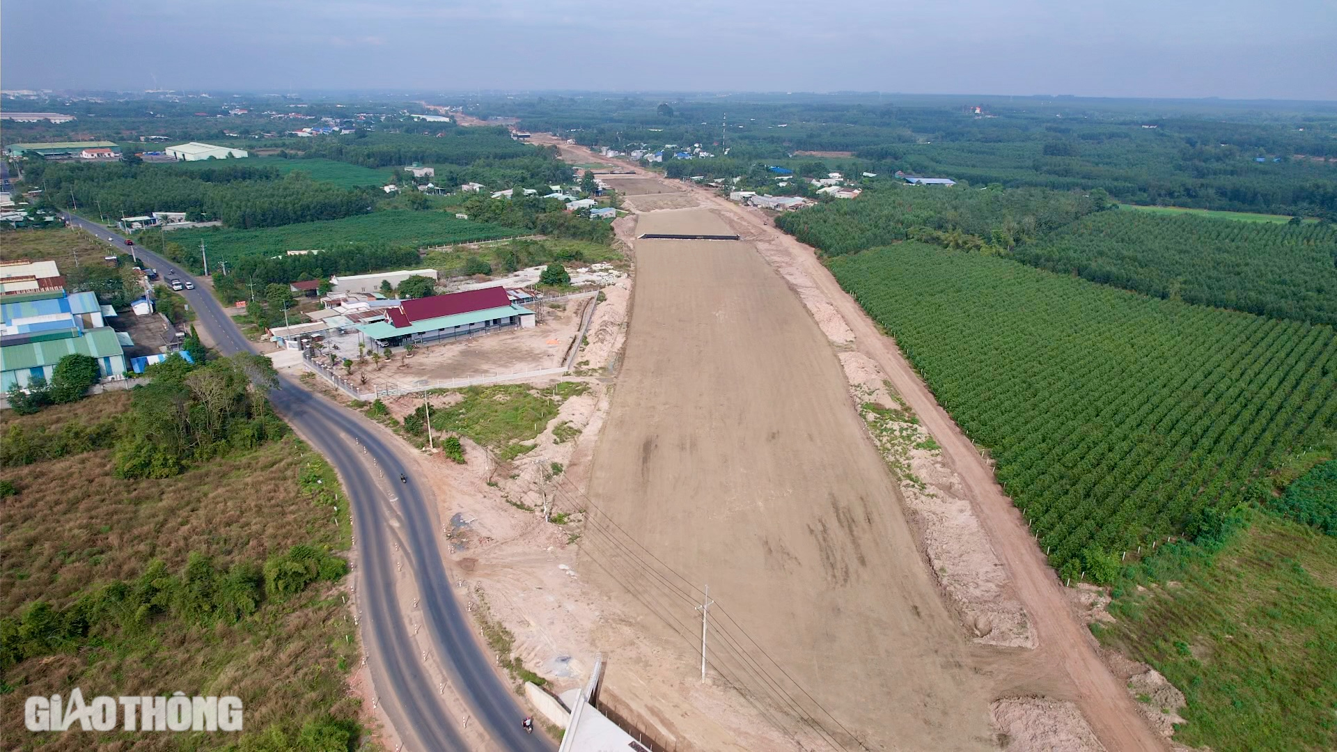 Gỡ kh&oacute; vật liệu đất san lấp cho cao tốc Bi&ecirc;n H&ograve;a - Vũng T&agrave;u- Ảnh 3.
