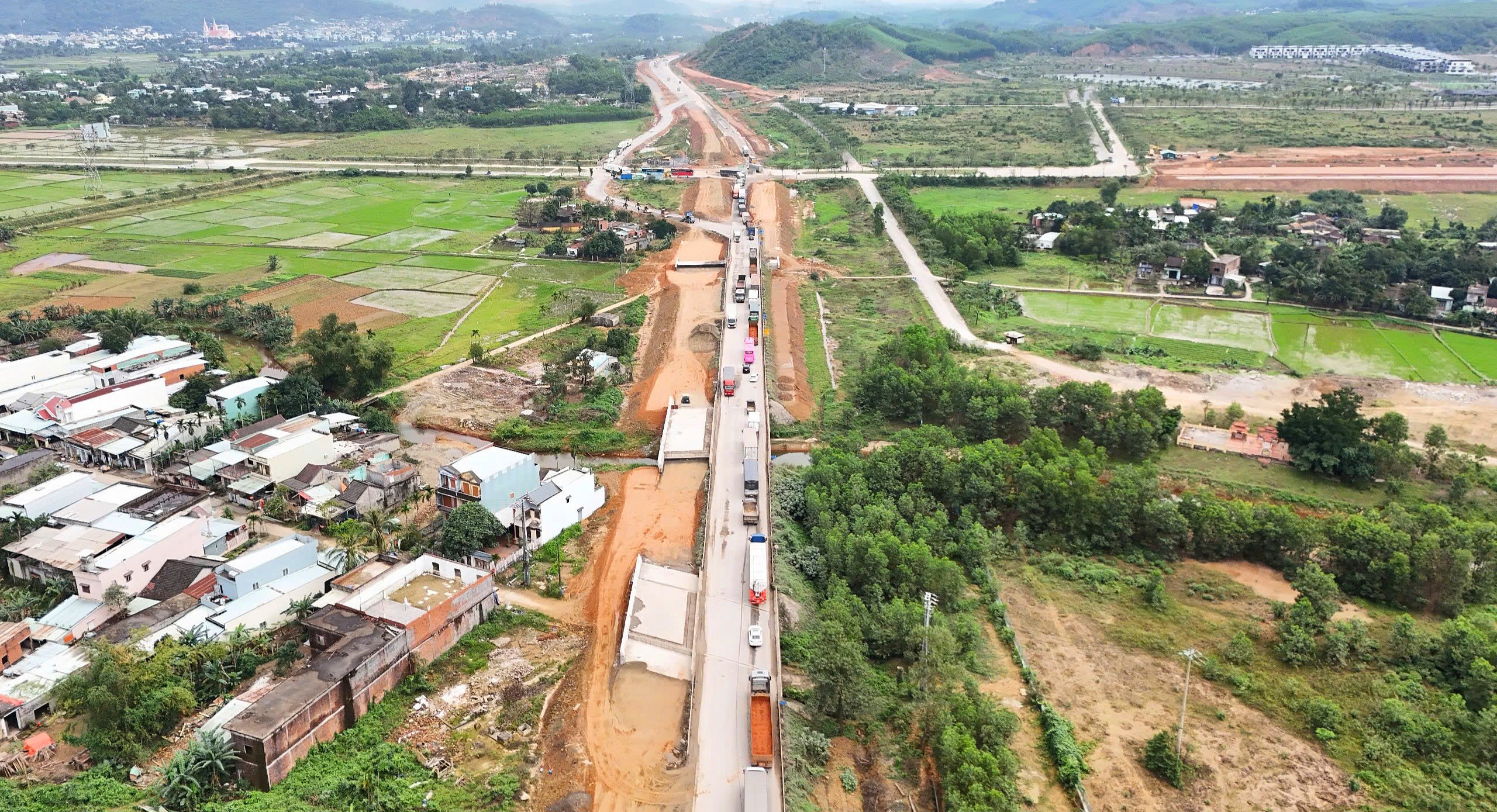 Sớm hoàn thiện GPMB, đưa cao tốc Hòa Liên - Túy Loan về đích đúng hẹn- Ảnh 3. Sớm hoàn thiện GPMB, đưa cao tốc Hòa Liên - Túy Loan về đích đúng hẹn- Ảnh 3.