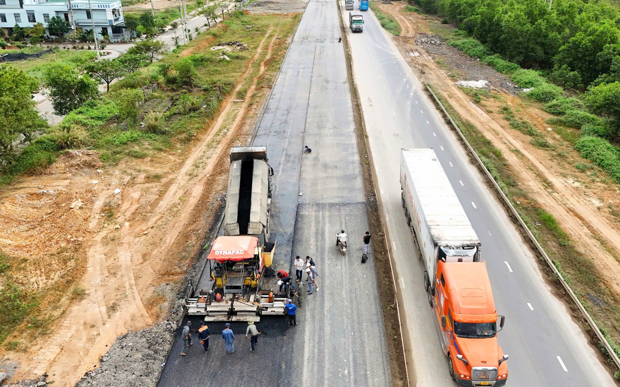 Sớm ho&agrave;n thiện GPMB, đưa cao tốc H&ograve;a Li&ecirc;n - T&uacute;y Loan về đ&iacute;ch đ&uacute;ng hẹn