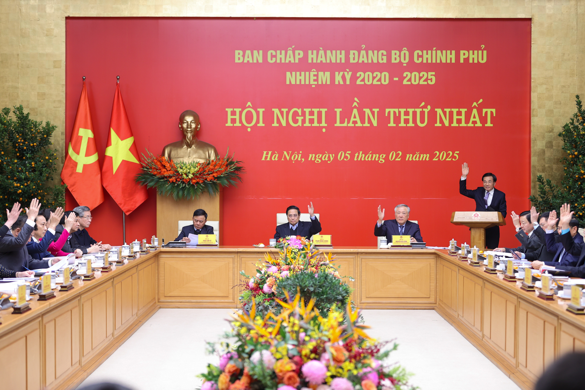 Thủ tướng chủ tr&igrave; Hội nghị "dấu mốc lịch sử" của Đảng bộ Ch&iacute;nh phủ- Ảnh 2.