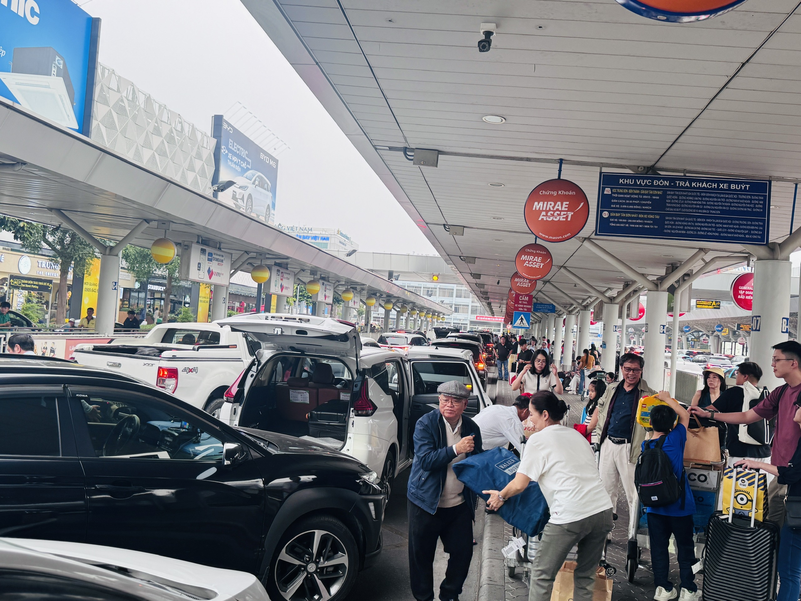 TP.HCM giảm gần 2.900 chuyến bu&yacute;t, tăng chuyến metro dịp lễ 30/4 - 1/5- Ảnh 2.