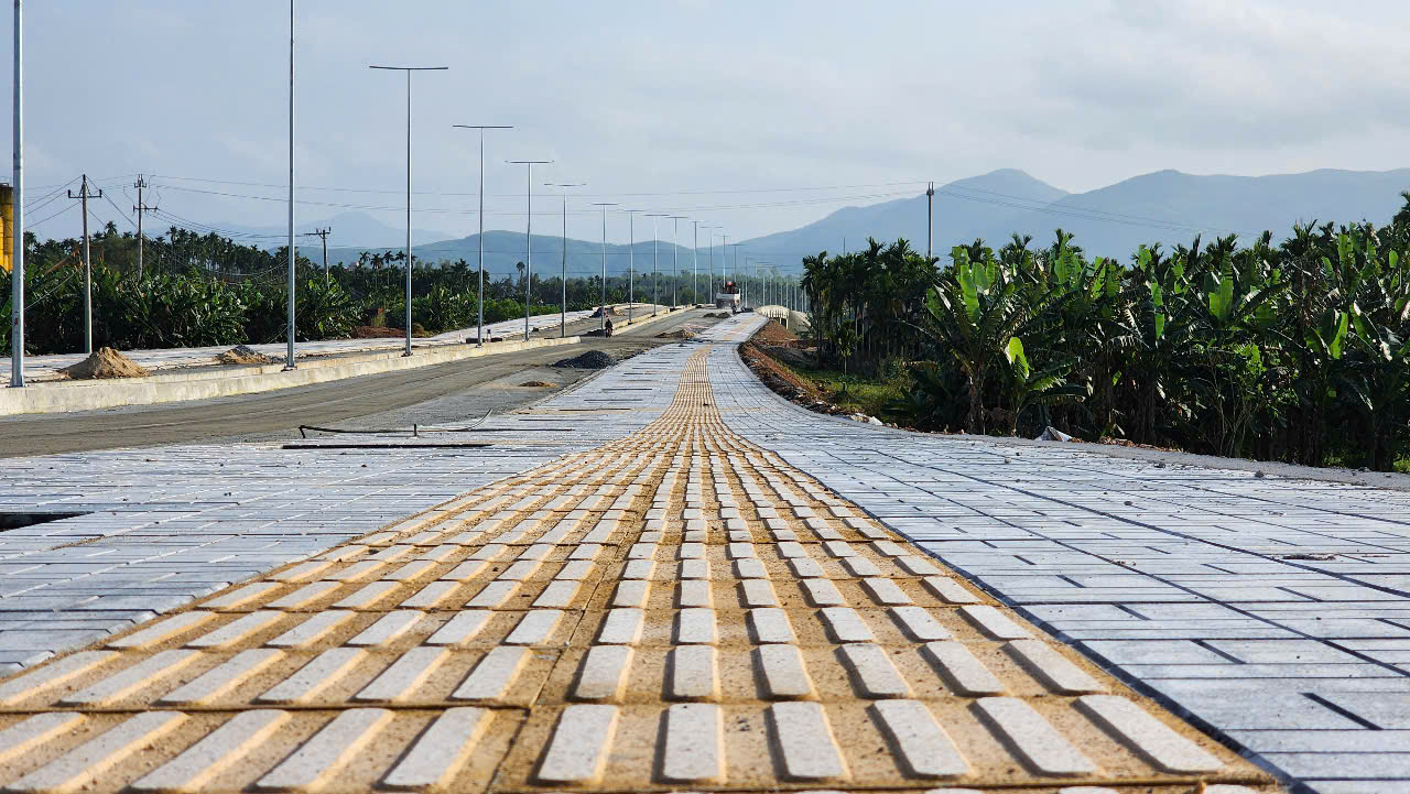 Quảng Ng&atilde;i nỗ lực đưa cầu 850 tỷ về đ&iacute;ch trong qu&yacute; II/2025- Ảnh 5.