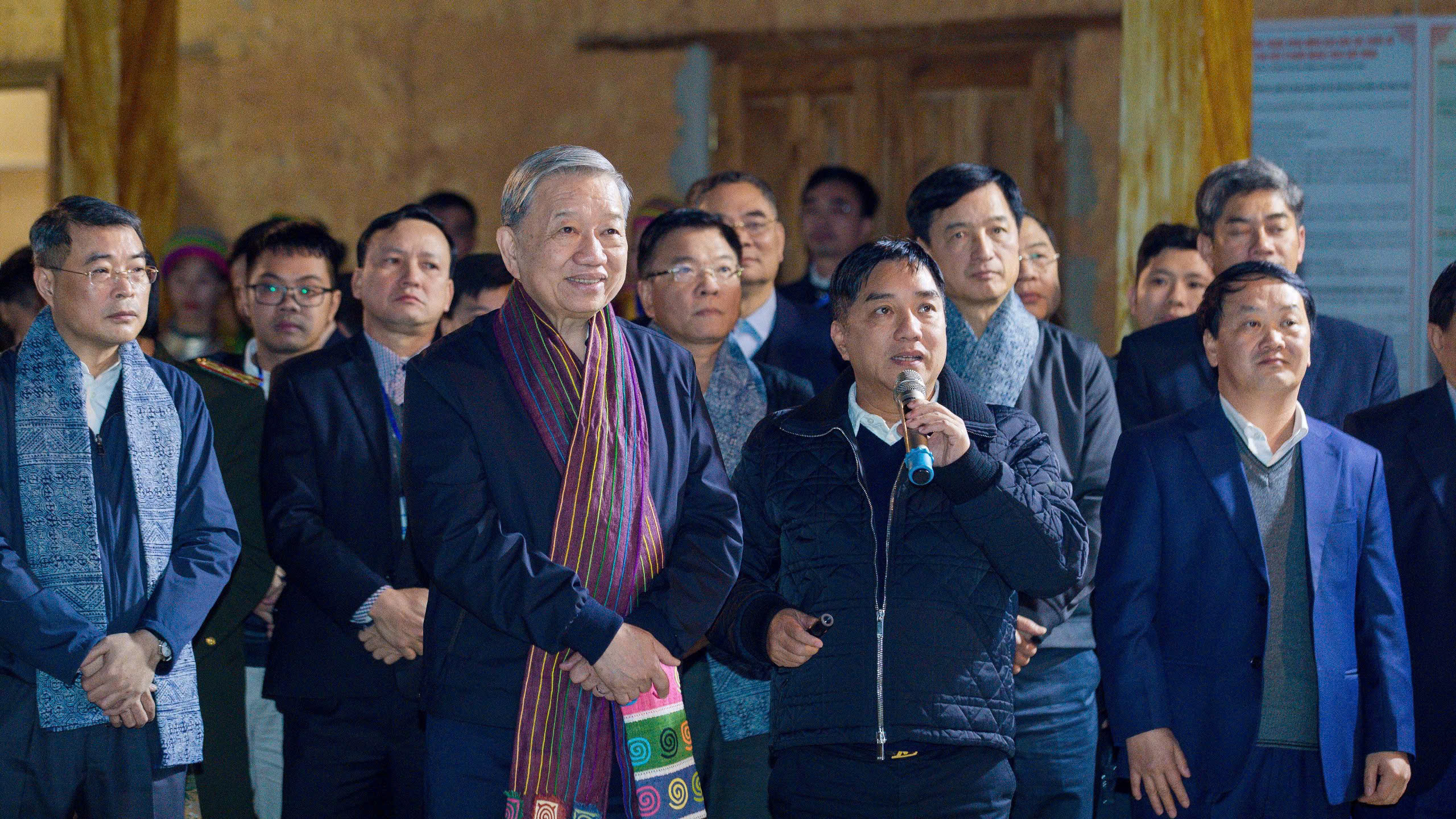 Tổng B&iacute; thư T&ocirc; L&acirc;m thăm, tặng qu&agrave; gia đ&igrave;nh ch&iacute;nh s&aacute;ch huyện Quản Bạ, tỉnh H&agrave; Giang- Ảnh 2.