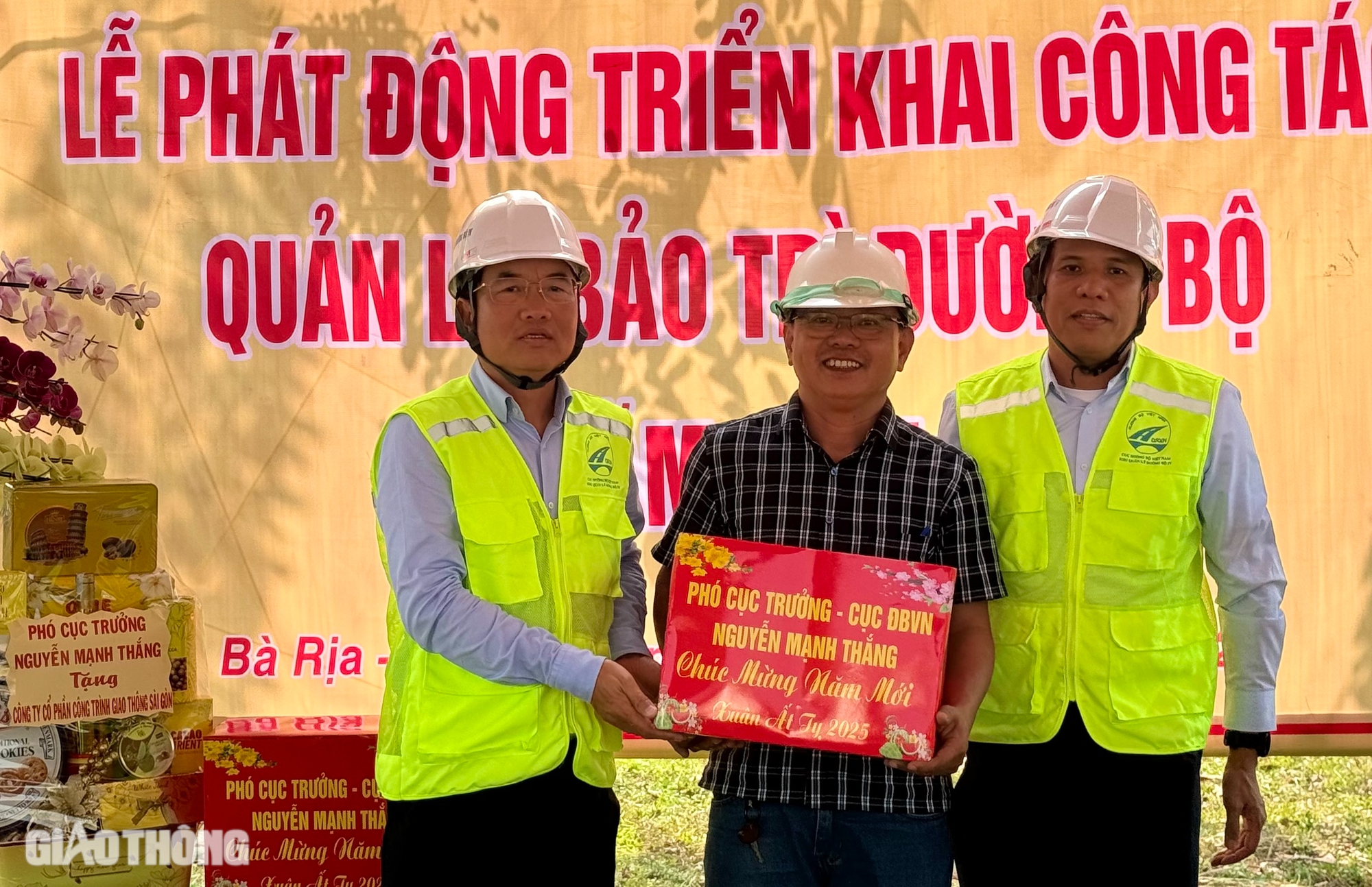 Bắt đầu duy tu hệ thống tho&aacute;t nước tr&ecirc;n QL51- Ảnh 1.