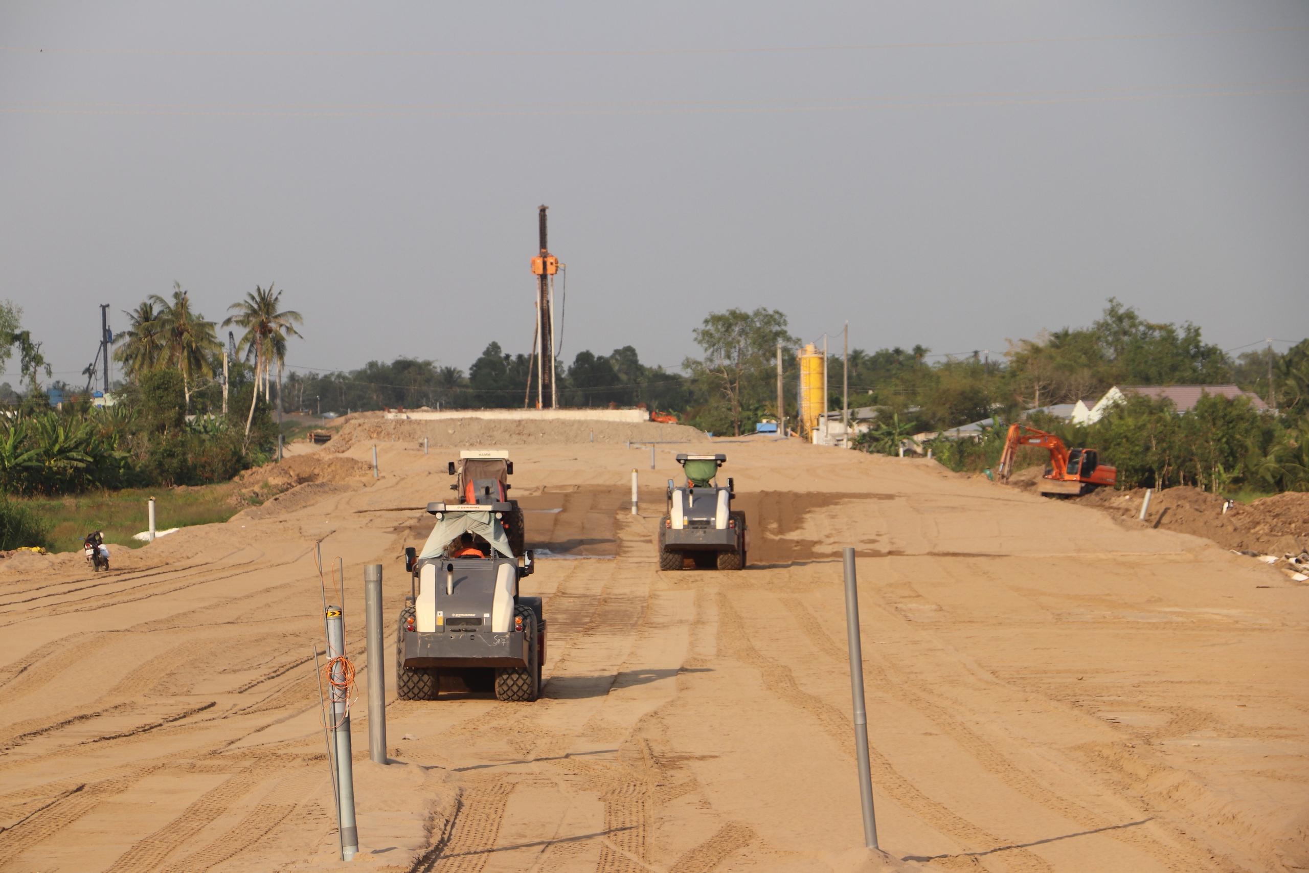 C&ocirc;ng trường cao tốc Cần Thơ - C&agrave; Mau tăng tốc ngay những ng&agrave;y đầu năm- Ảnh 2.